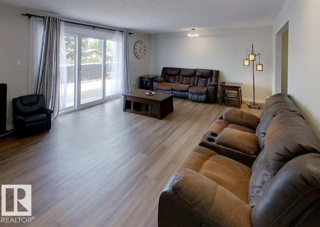 Sherwood Park, AB T8A 0T3,37 MANCHESTER DR