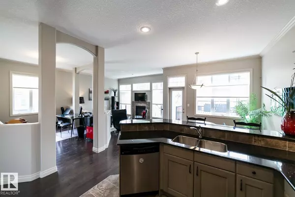 Edmonton, AB T6W 1X1,#21 12610 15 AV SW