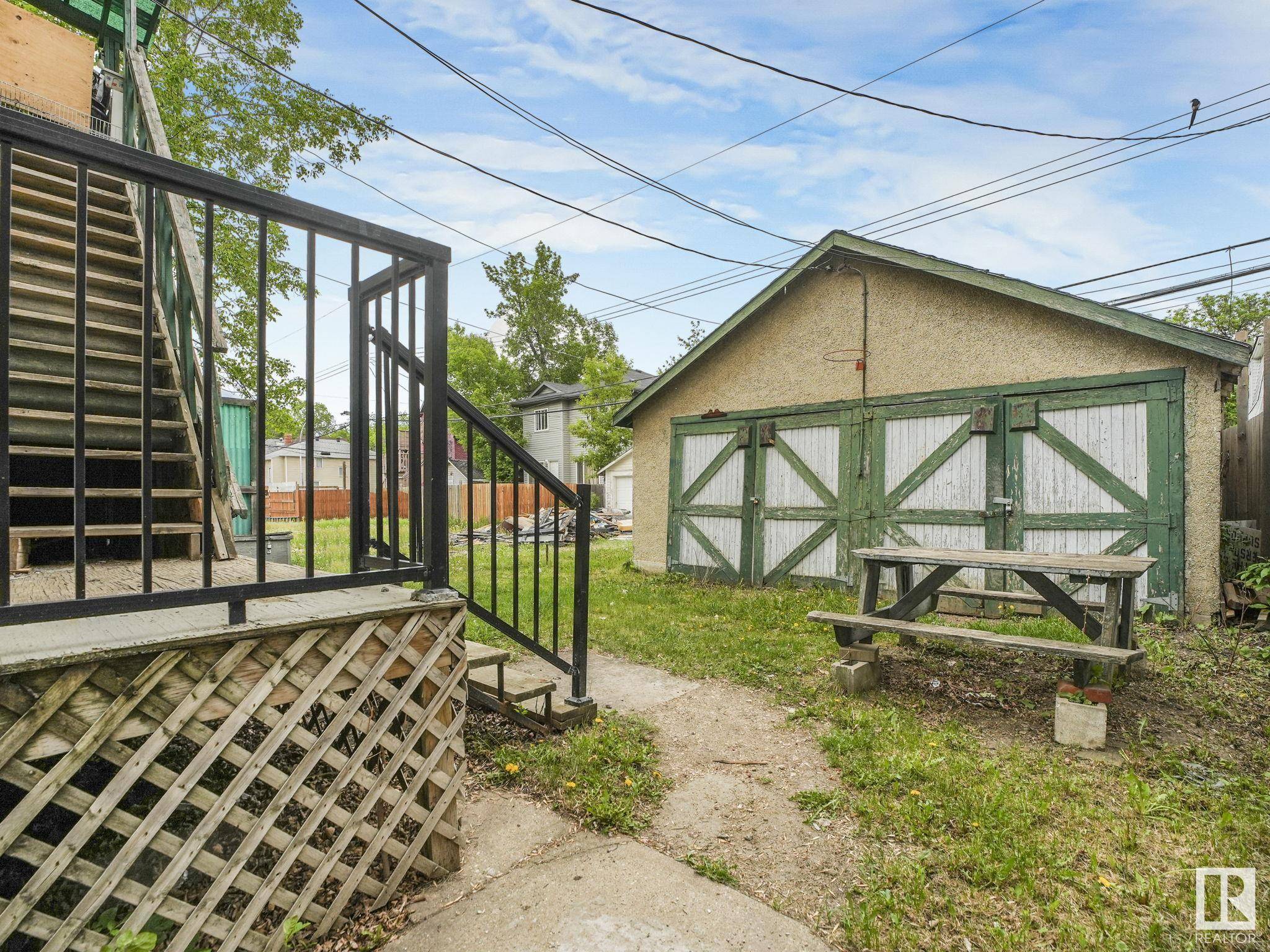 Edmonton, AB T5H 1Y2,10713 93 ST NW NW