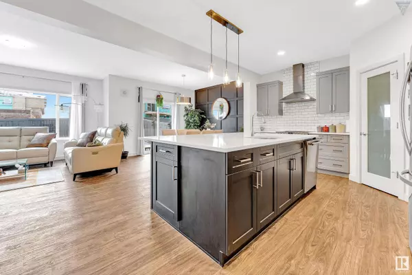Edmonton, AB T6X 2N6,9505 PEAR CL SW