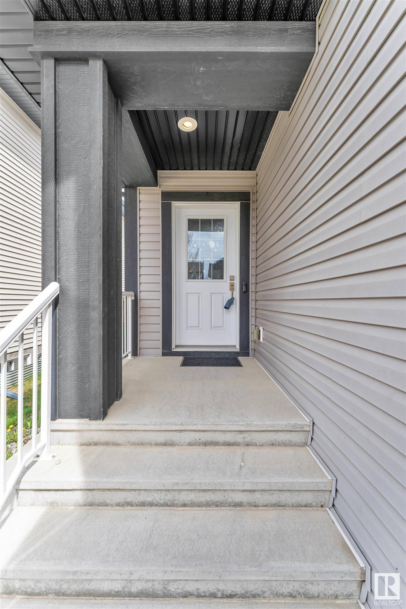 Edmonton, AB T6T 0R8,2926 17A AV NW