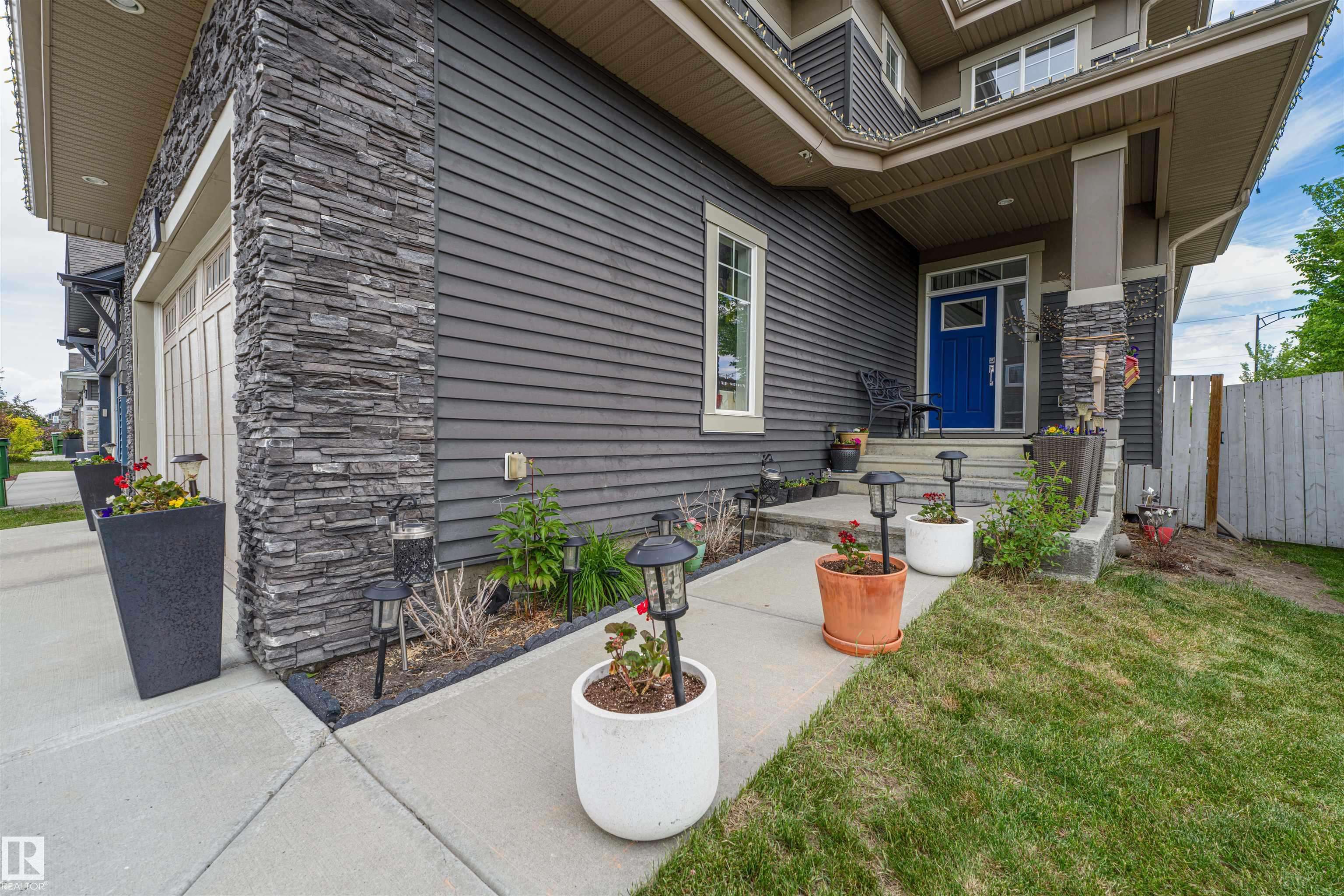 Edmonton, AB T6X 0X9,4396 CRABAPPLE CR SW