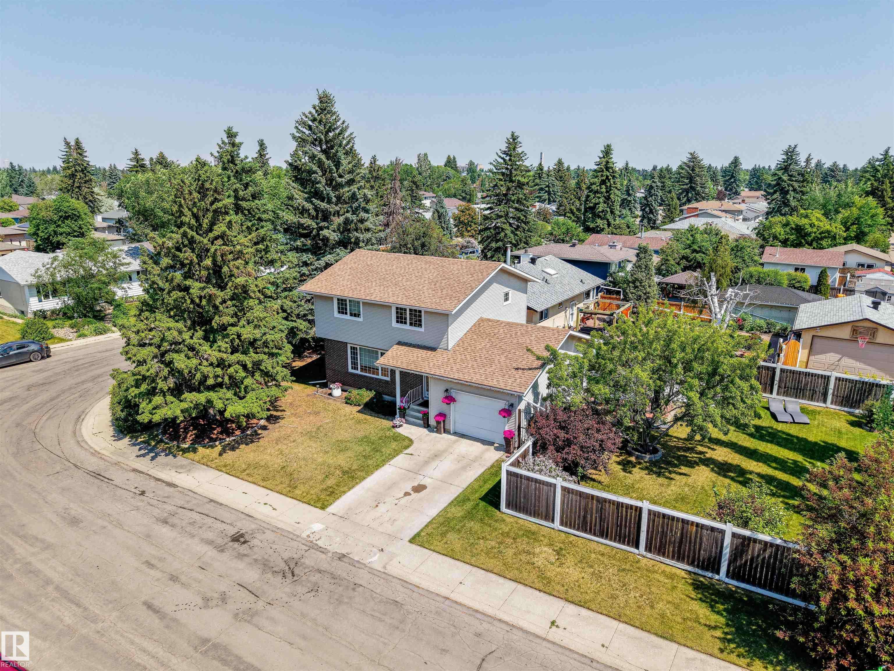 Edmonton, AB T6J 1W9,3807 118 ST NW
