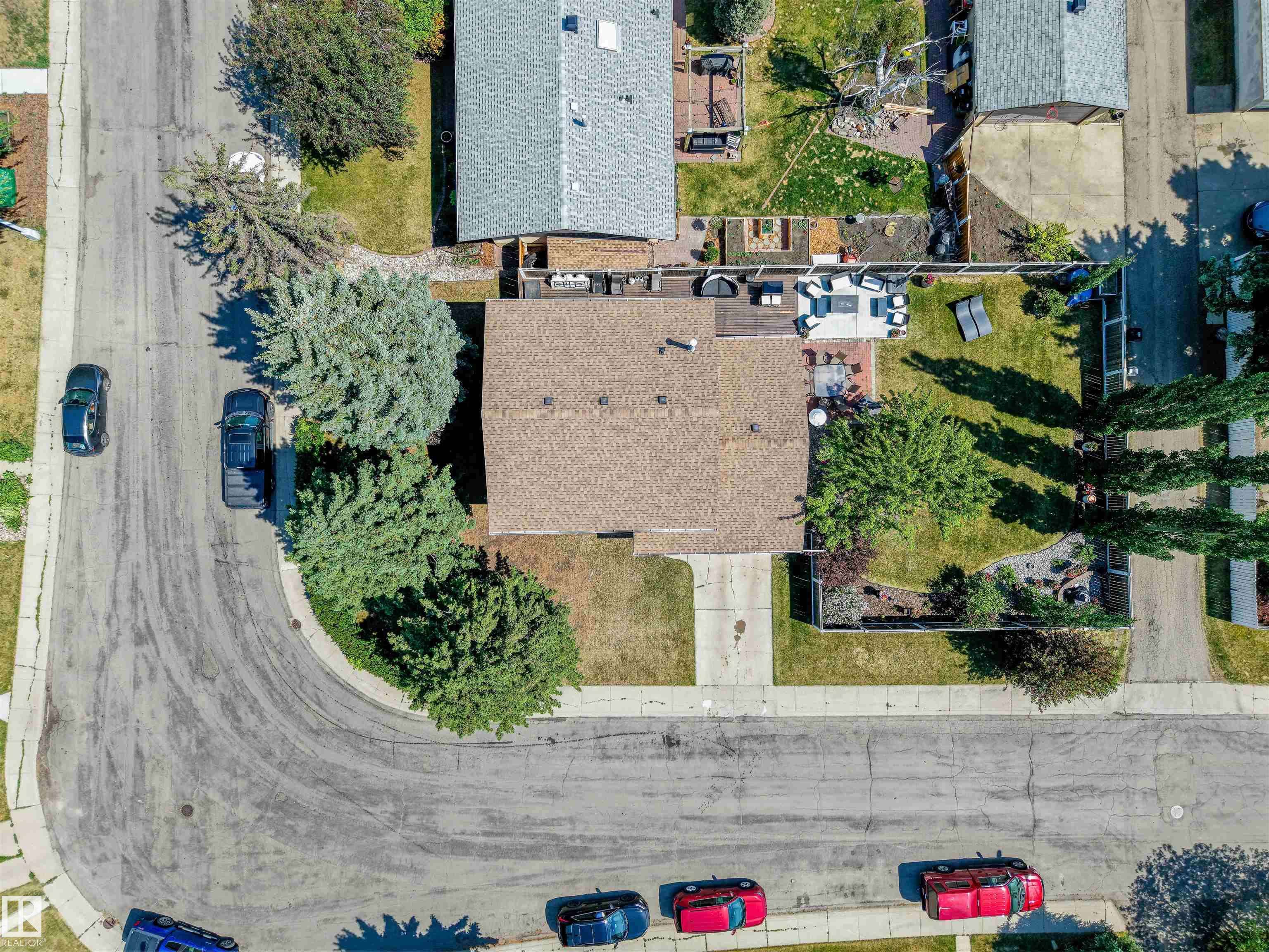 Edmonton, AB T6J 1W9,3807 118 ST NW