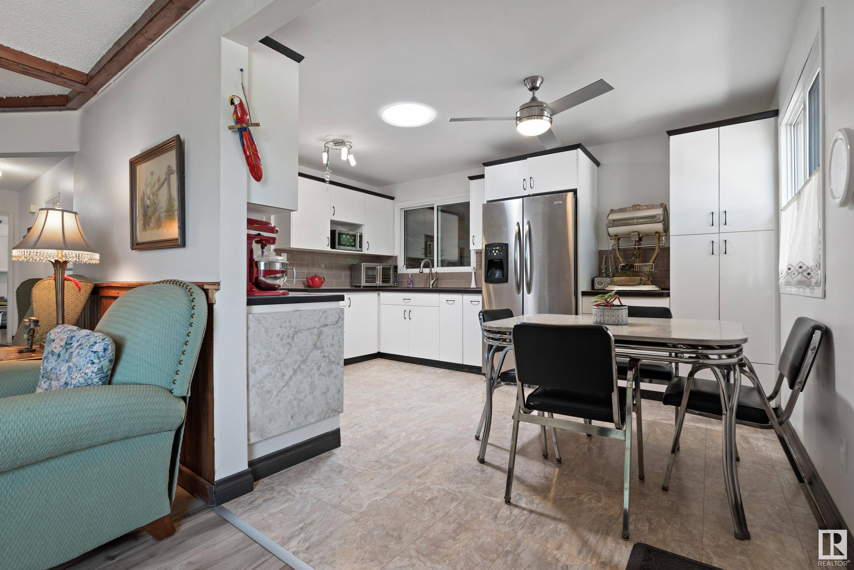 Stony Plain, AB T7Z 1J3,4318 44 AV