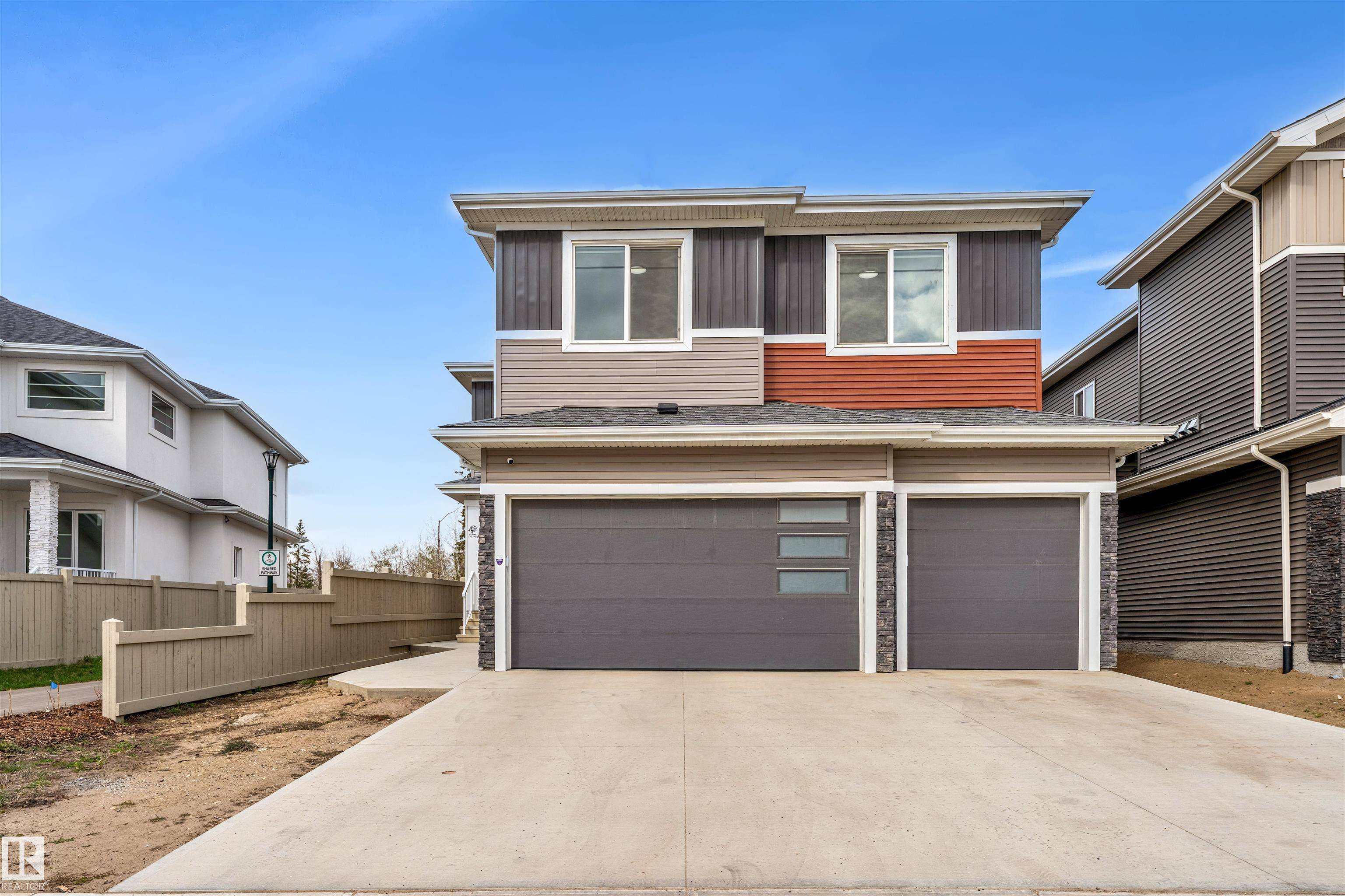 Edmonton, AB T6T 2S9,332 33 AV NW NW