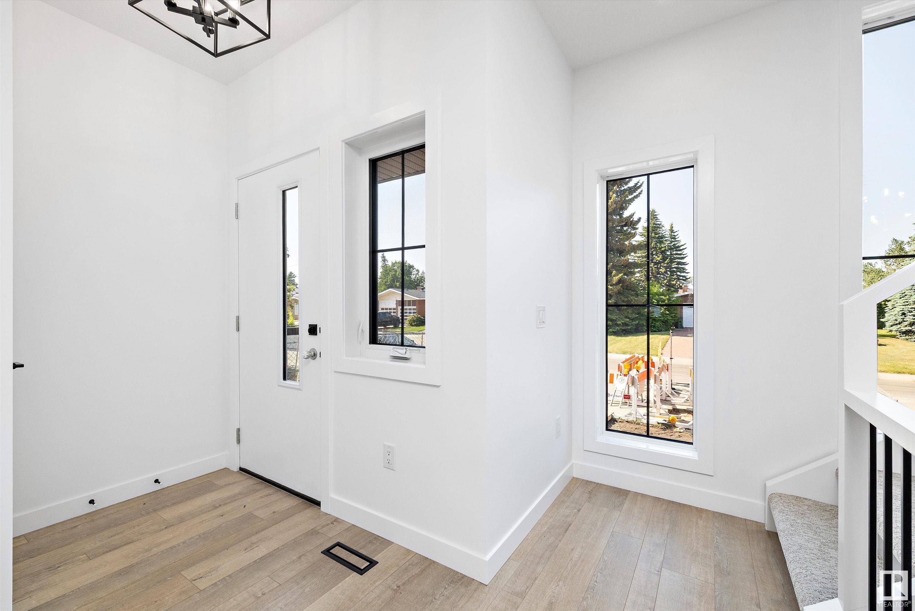Edmonton, AB T6A 3W4,7505 Rowland RD NW