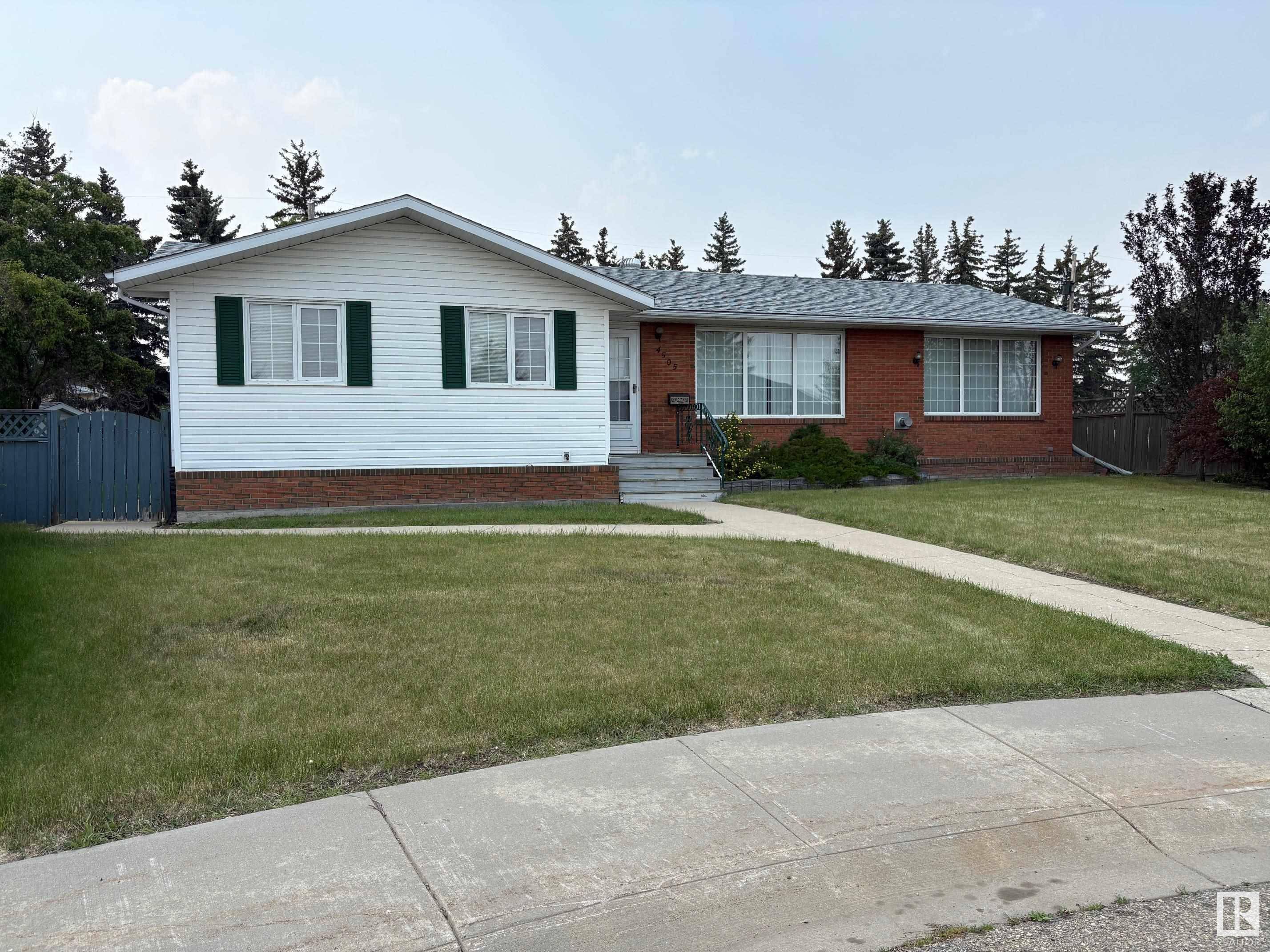 4505 53 St, Vegreville, AB T9C 1L4