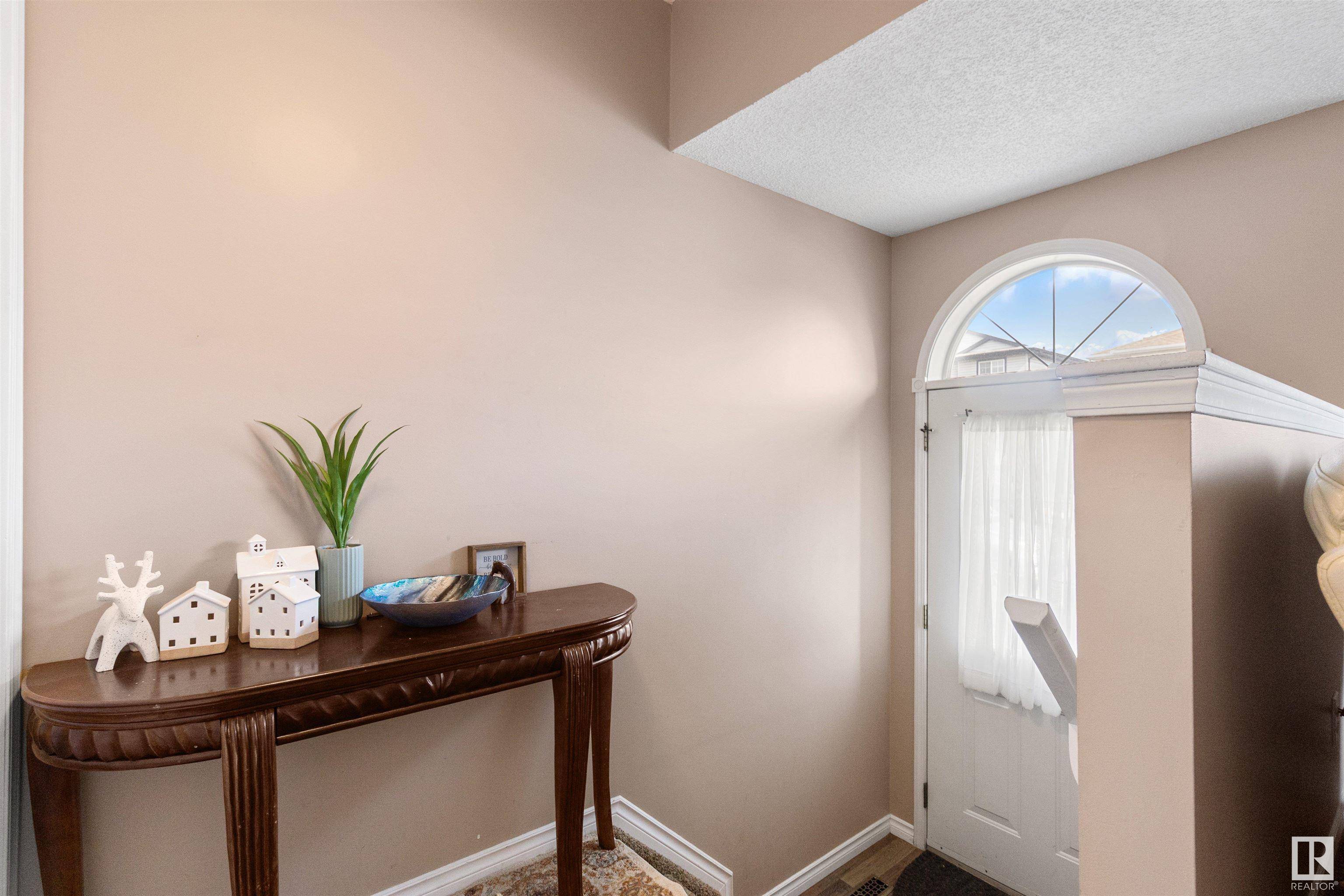 Edmonton, AB T5Y 2Z8,4509 150 AV NW