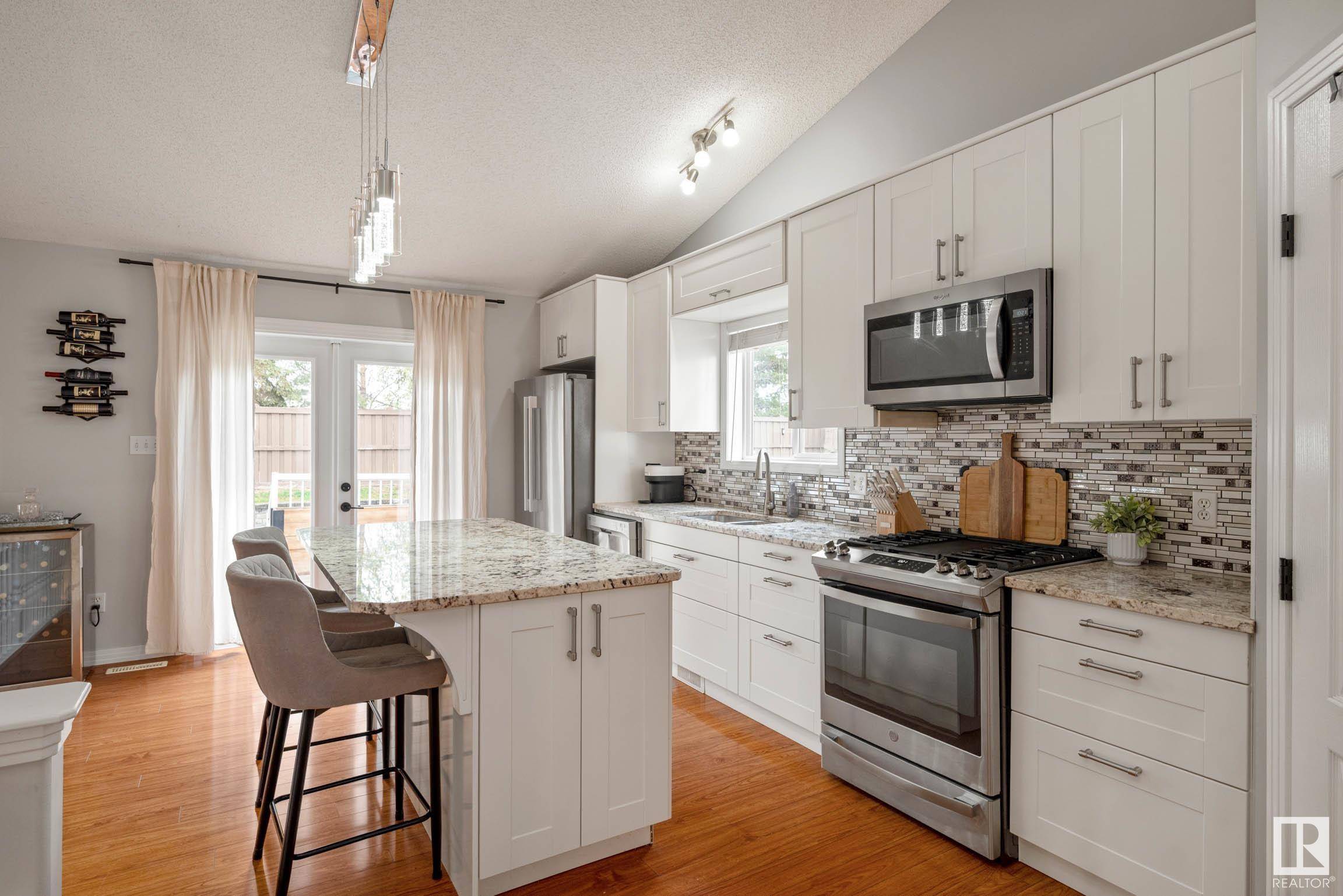 16028 95 ST NW, Edmonton, AB T5Z 3N2