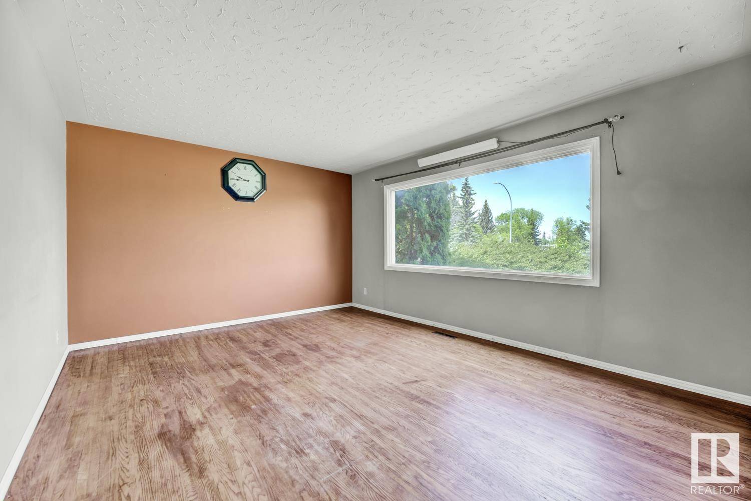 12103 134B AV NW, Edmonton, AB T5L 4M6
