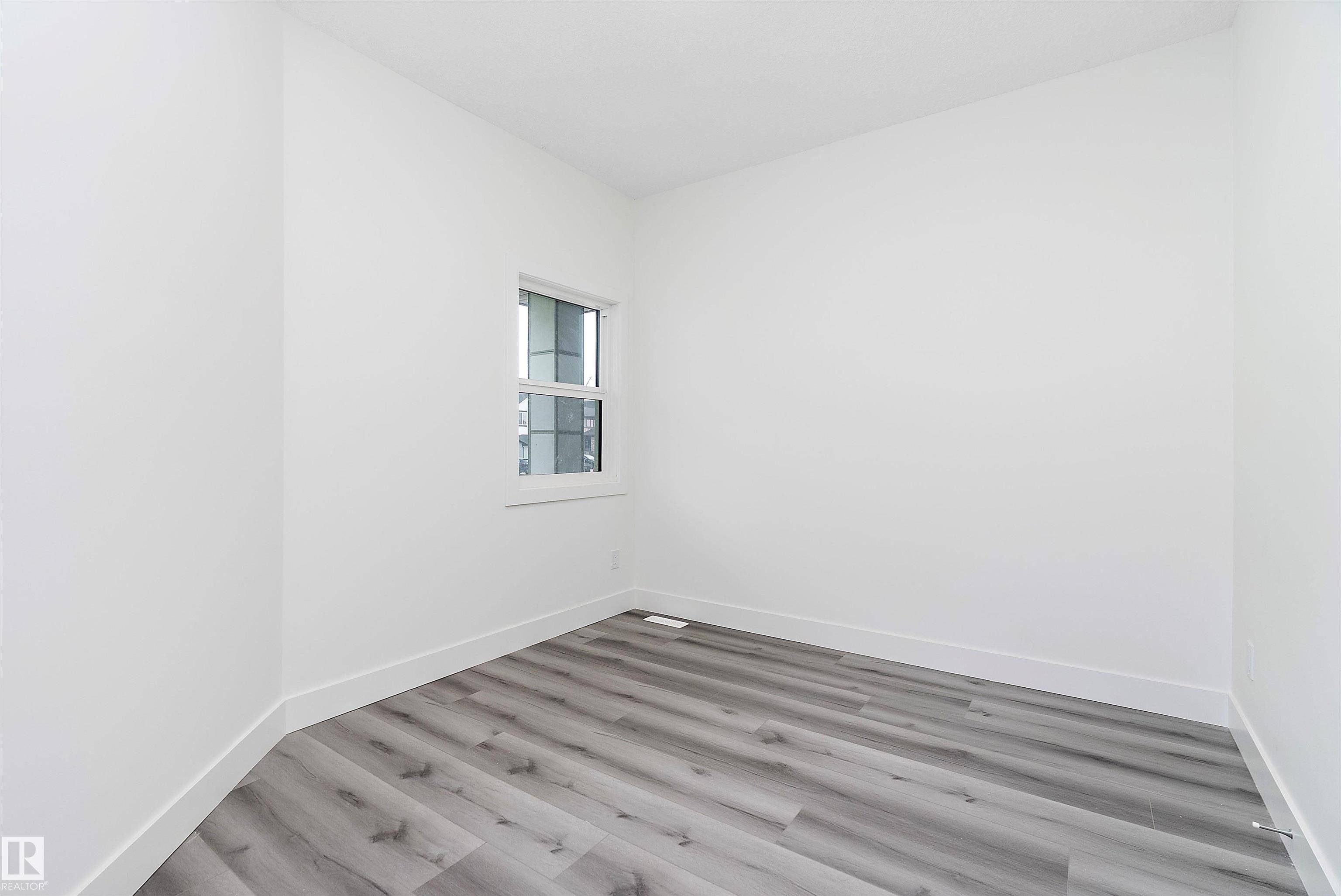 Edmonton, AB T6M 2M7,2532 210 ST NW