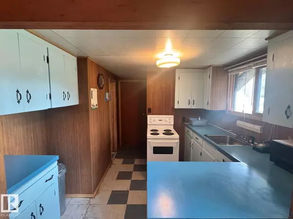 Rural Lac Ste. Anne County, AB T0A 1A0,839 8 ST