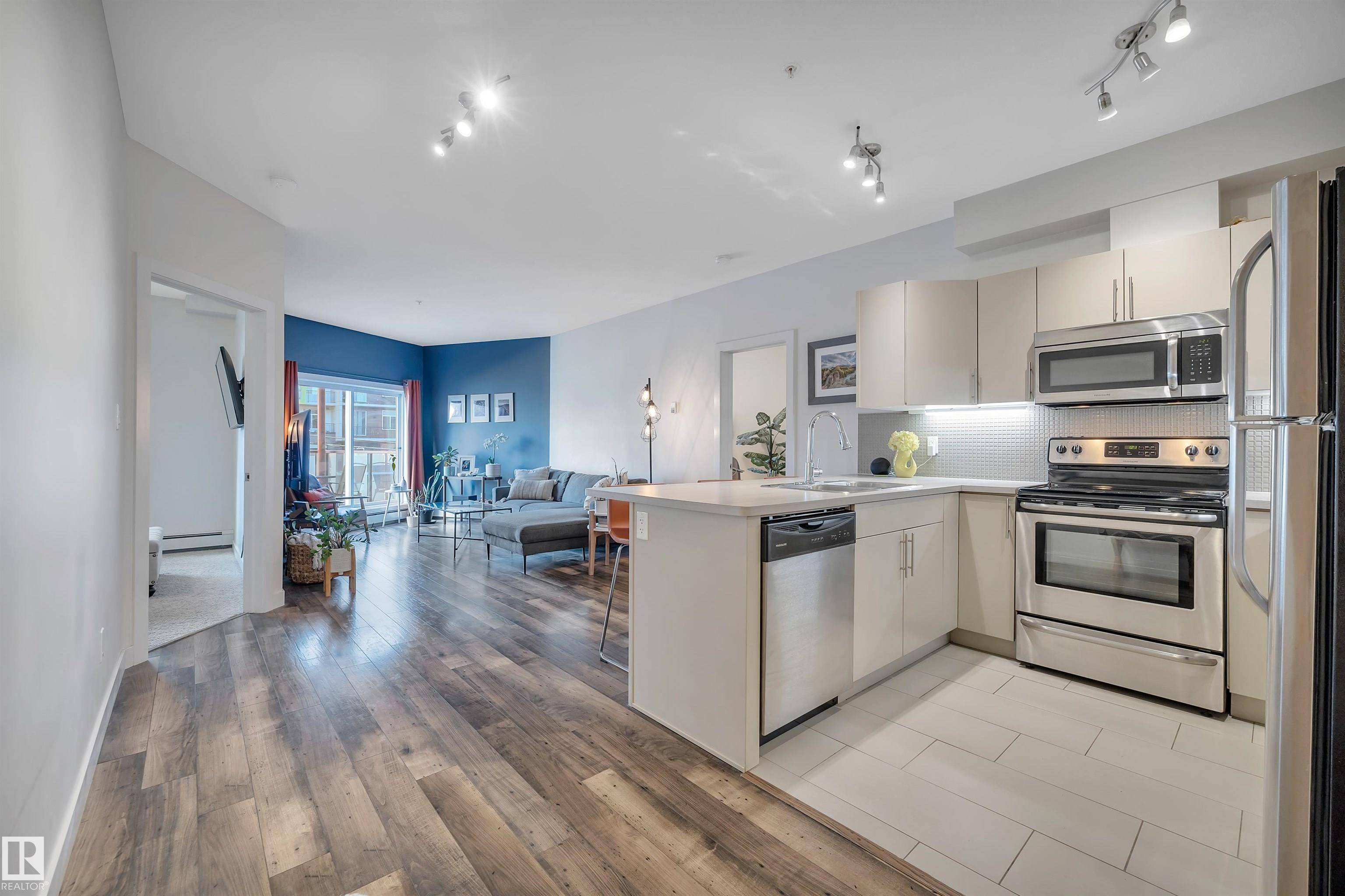 Edmonton, AB T5H 0G6,#208 10611 117 ST NW