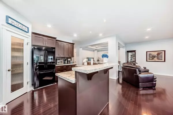 Edmonton, AB T6M 0M2,1141 HAYS DR NW