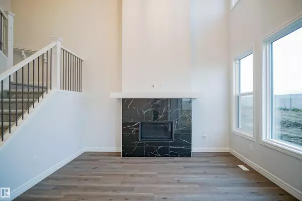 Edmonton, AB T6T 2N5,1535 11 AV NW