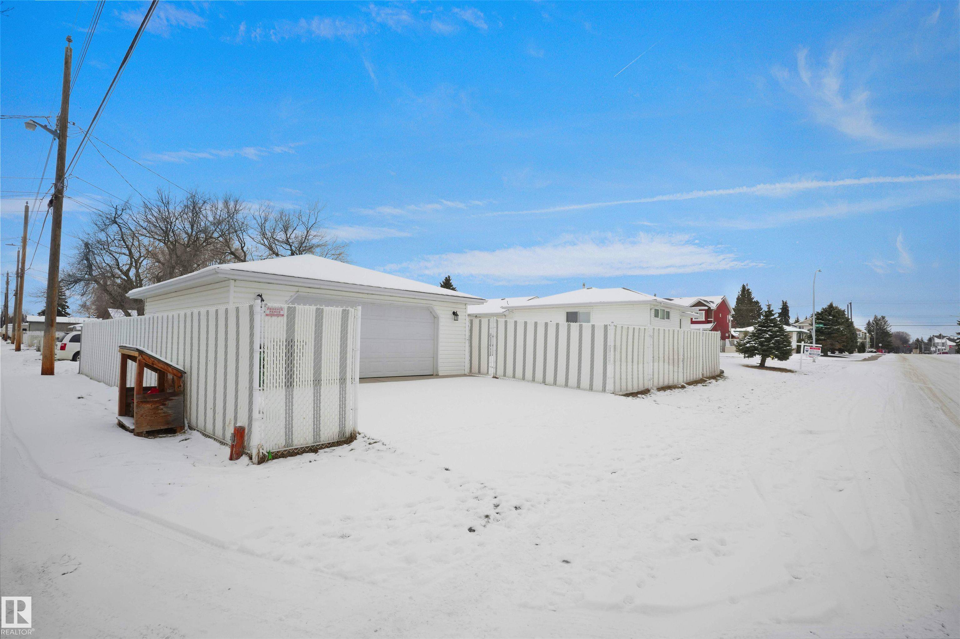 Edmonton, AB T5R 4Z5,15220 91 AV NW