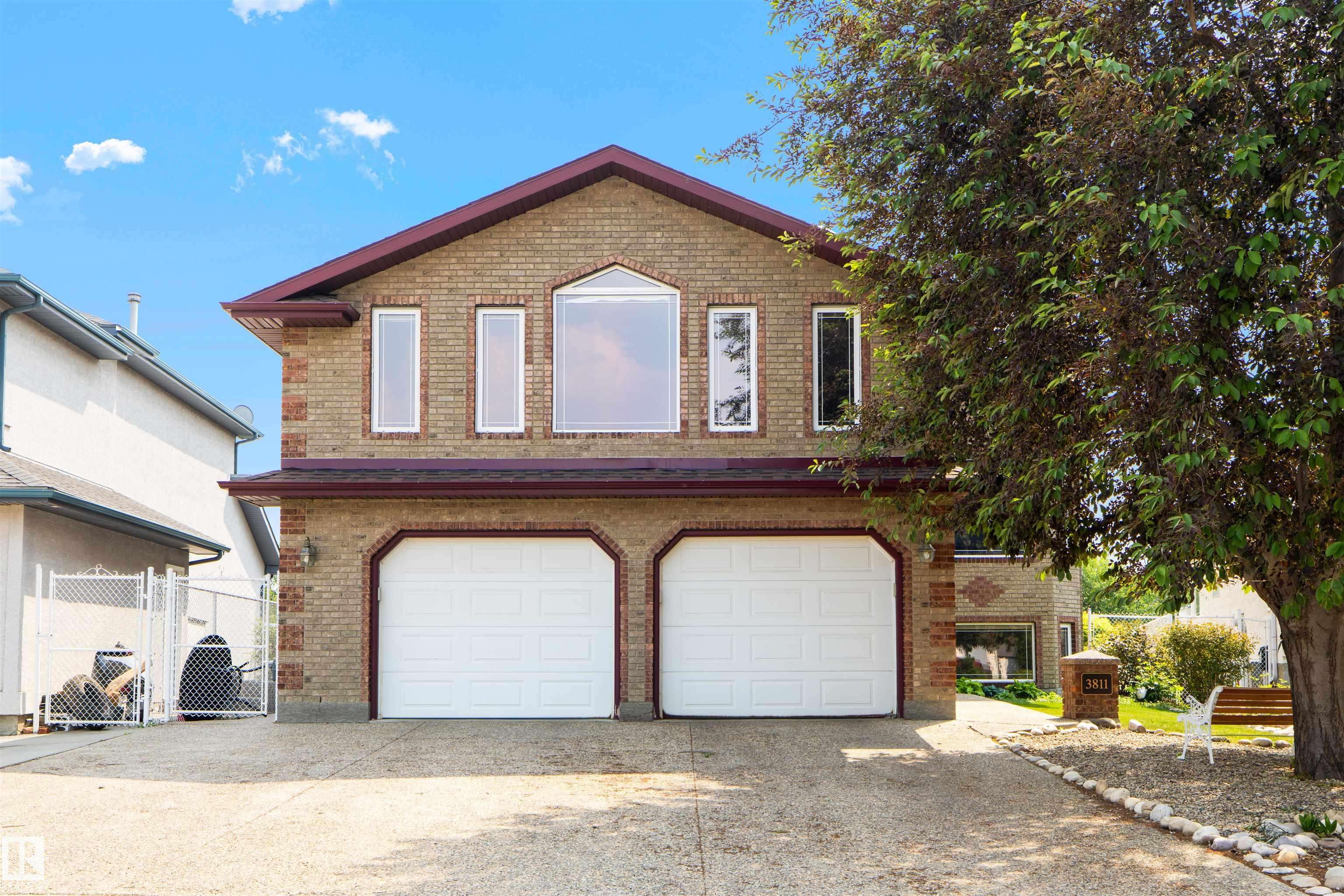 Edmonton, AB T5A 5G1,3811 130 AV NW