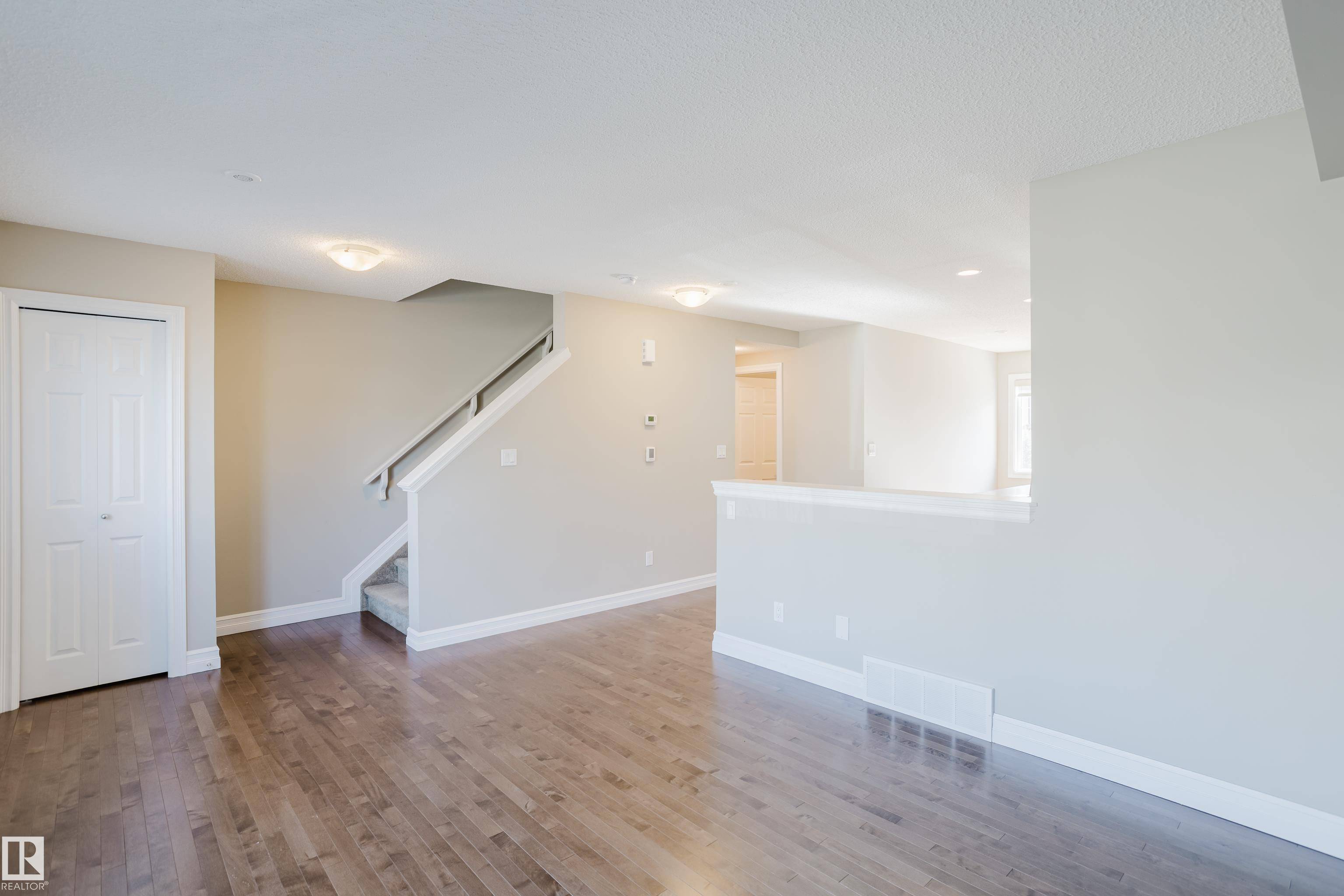 Edmonton, AB T6K 0W7,5309 3 AV SW