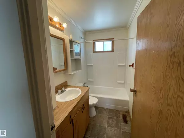 Drayton Valley, AB T7A 1H8,4904 47 ST