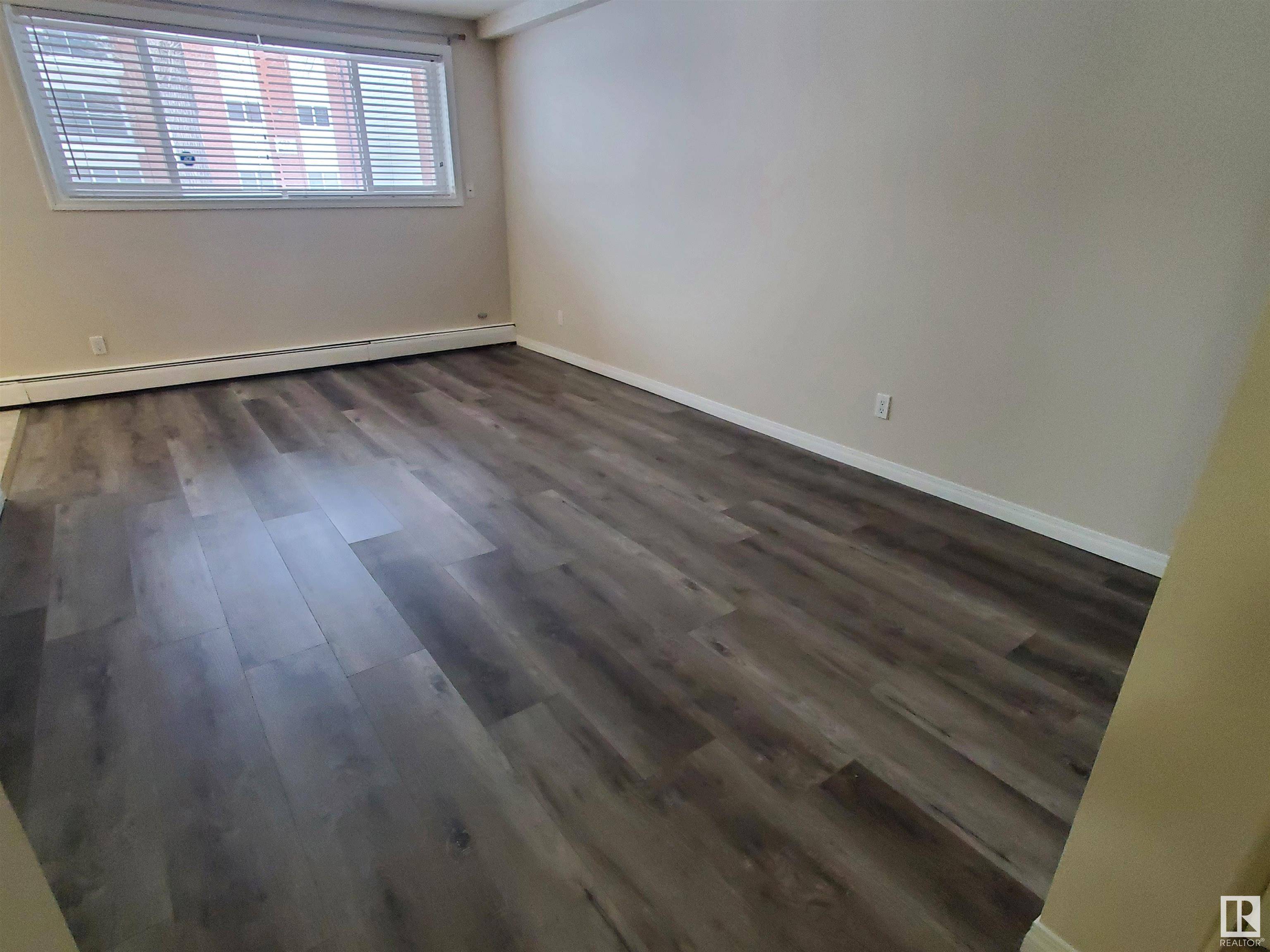 Edmonton, AB T6E 2C5,#105 10149 83 AV NW