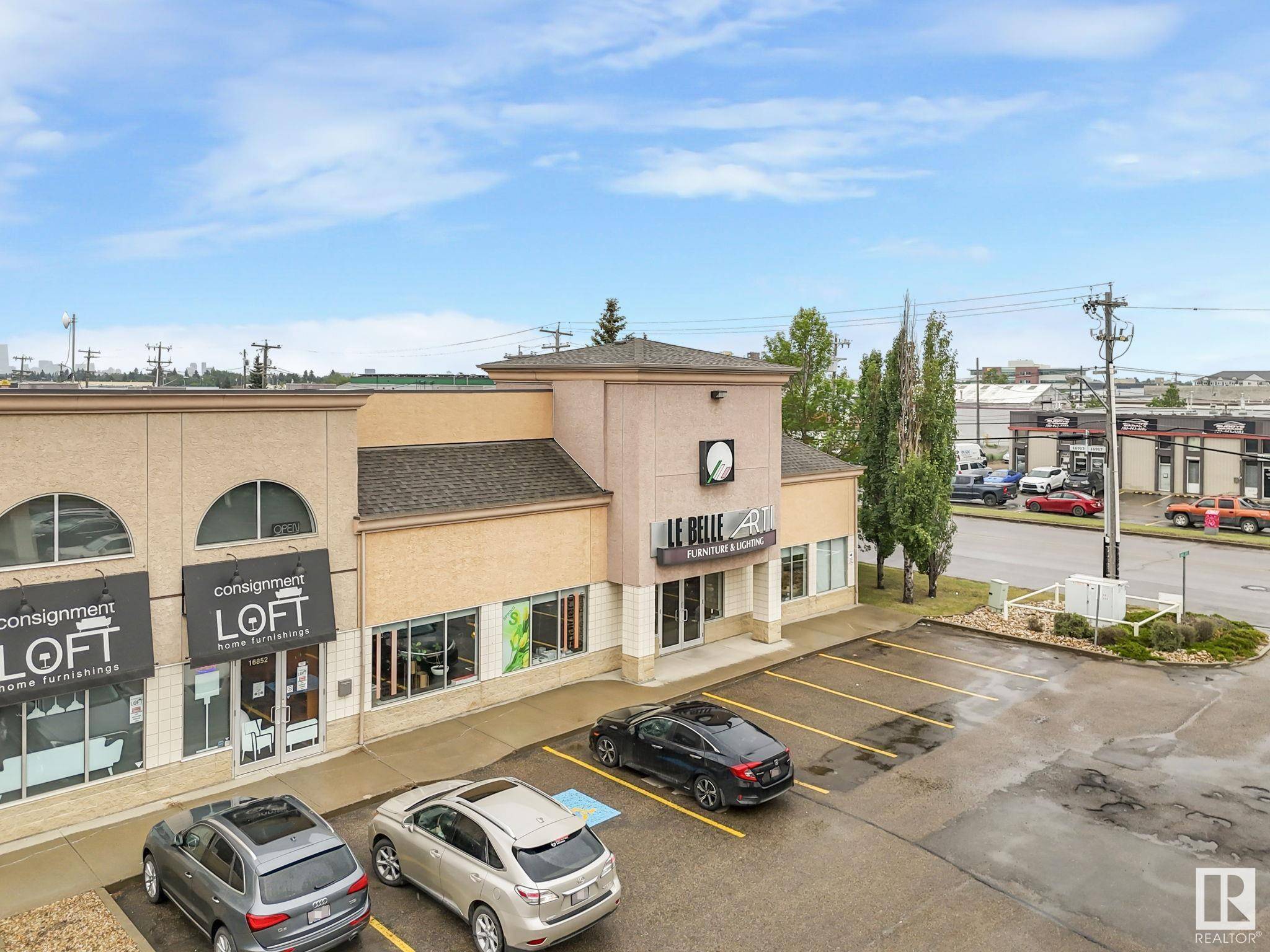Edmonton, AB T5M 4C9,16844 111 AV NW