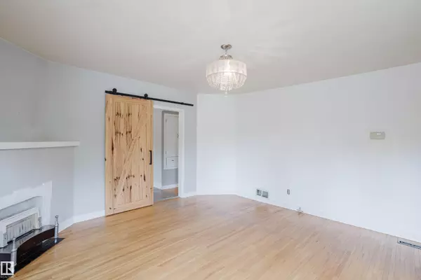Edmonton, AB T6H 2B7,10801 68 AV NW