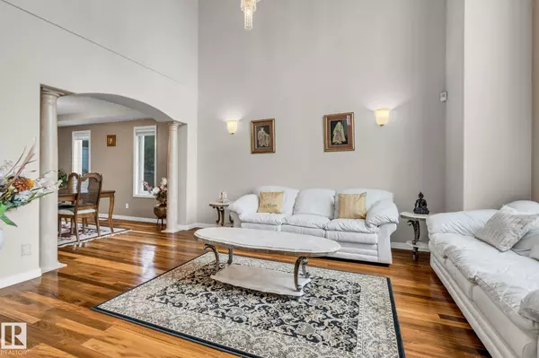 Edmonton, AB T5J 6S8,11205 10 AV NW