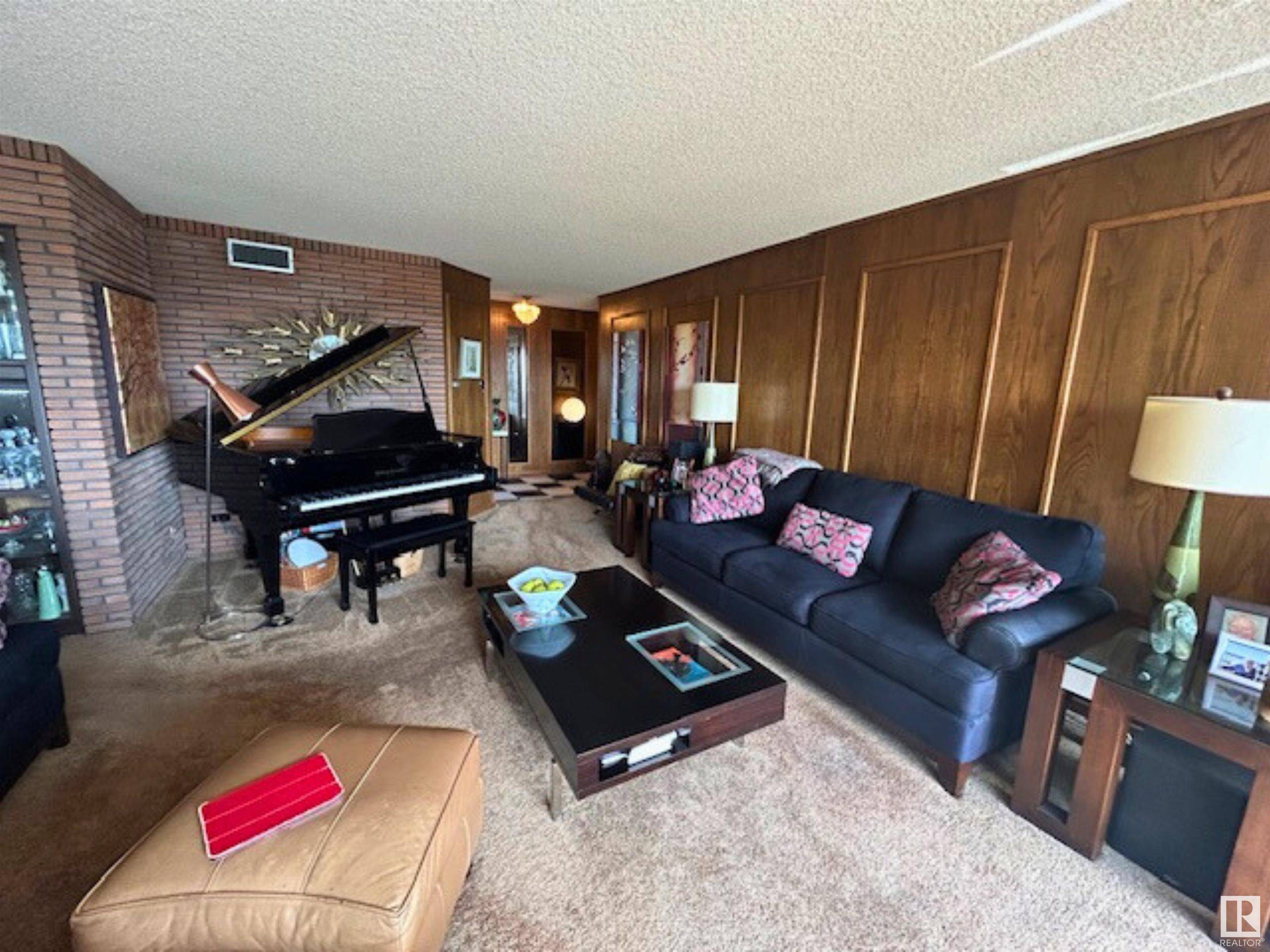 Edmonton, AB T5K 2J3,#503 9923 103 ST NW
