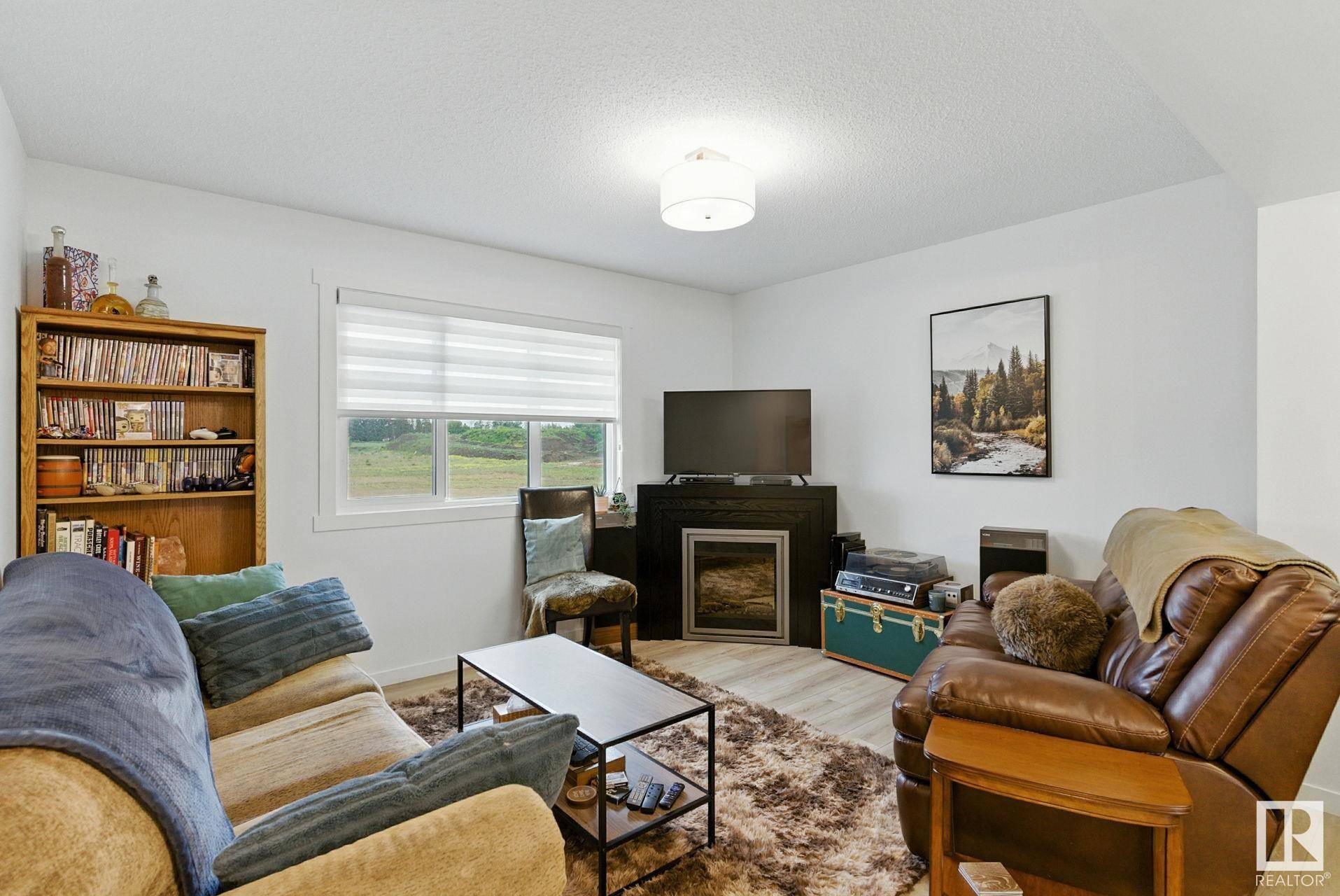 Spruce Grove, AB T7X 4A9,1223 MCLEOD AV