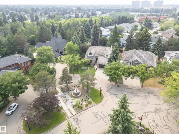 Edmonton, AB T5T 5N5,32 WEST POINT WD NW