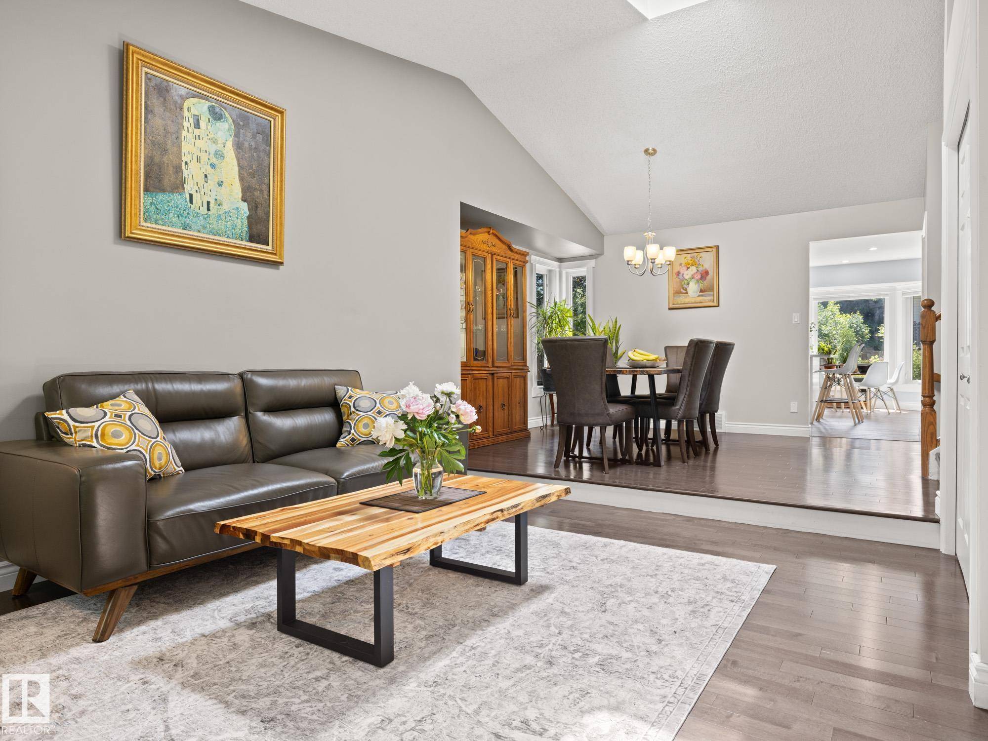 Edmonton, AB T6R 1J6,14815 39 AV NW