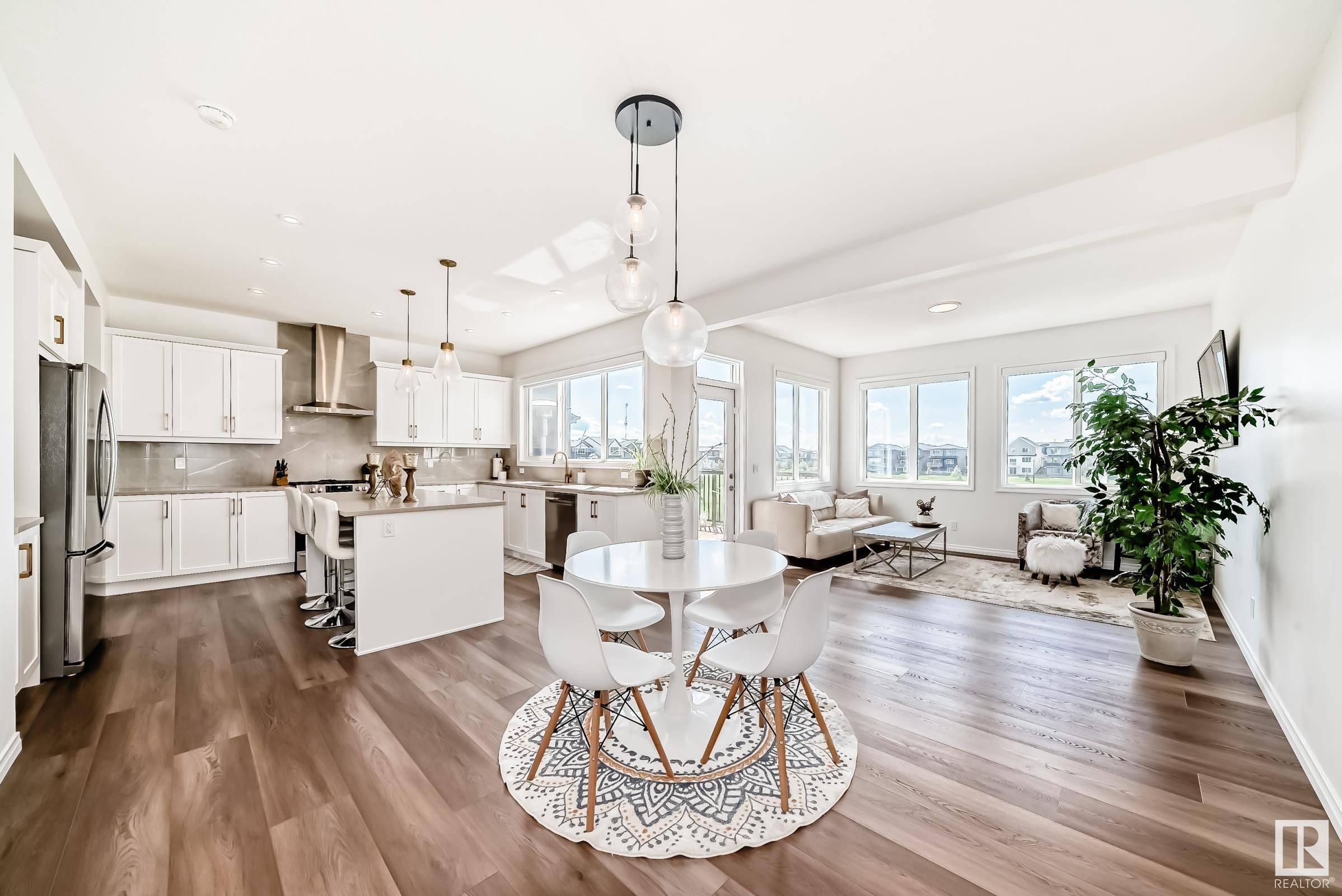 Edmonton, AB T6M 1P1,2532 206 ST NW