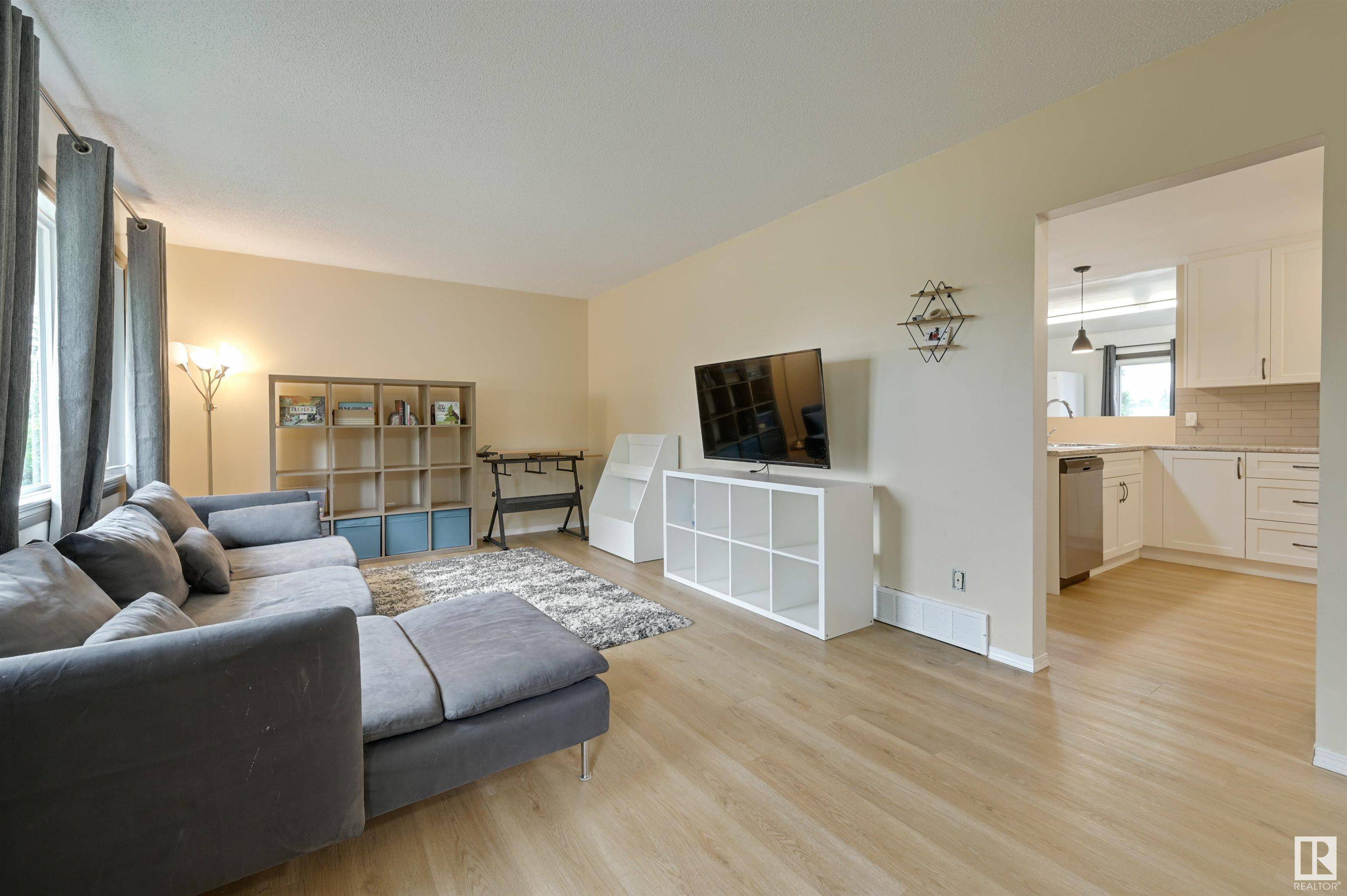 Edmonton, AB T5P 1J3,15725 110B AV NW