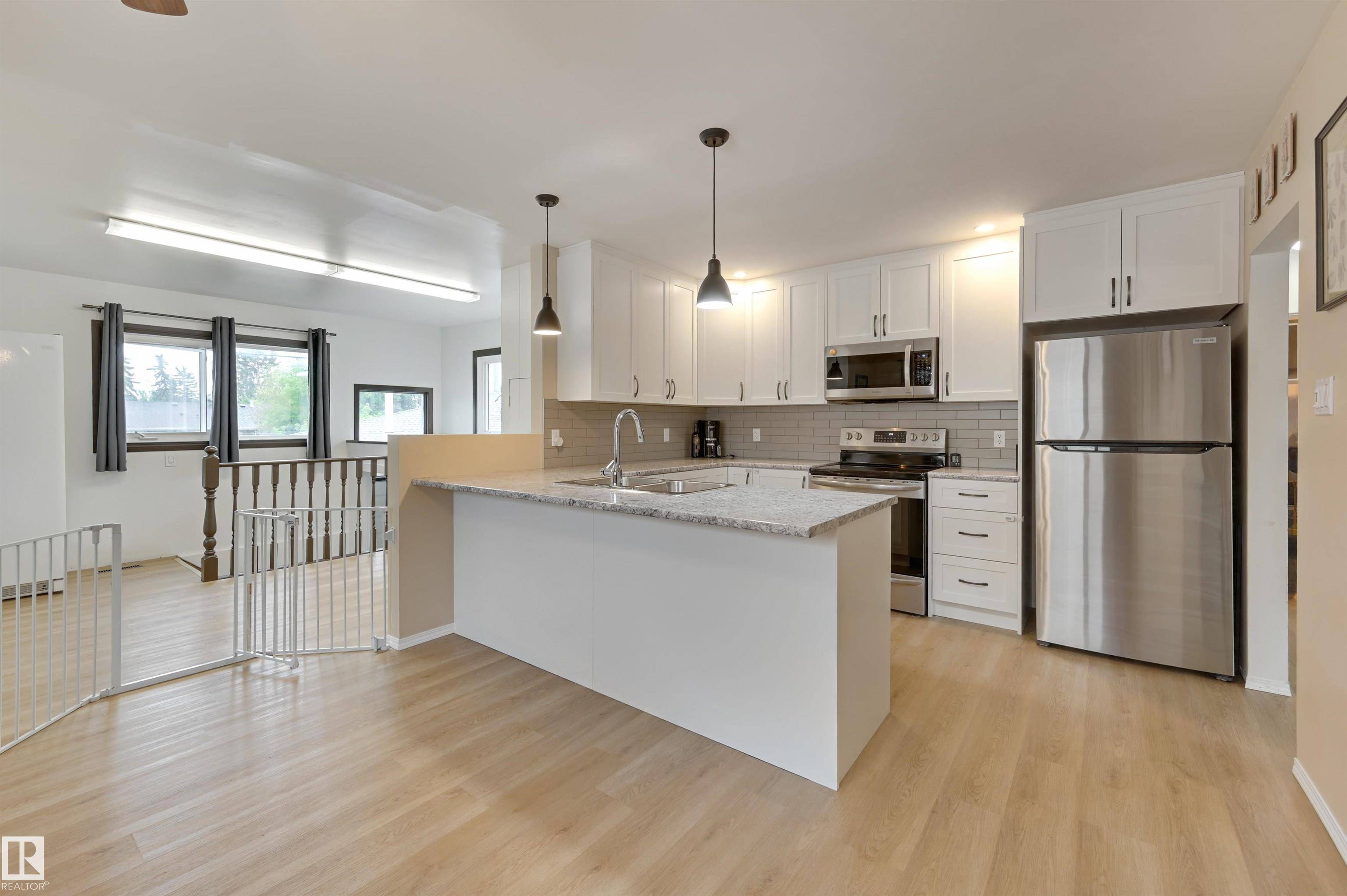 Edmonton, AB T5P 1J3,15725 110B AV NW