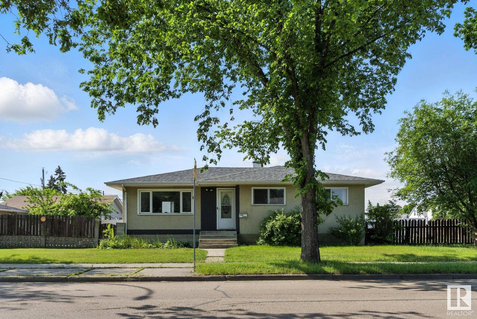 12807 129 AV NW NW, Edmonton, AB T5L 3J7