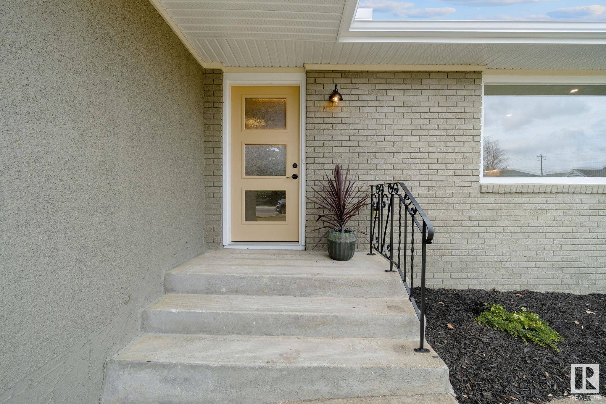 Edmonton, AB T6B 2B4,9444 74 ST NW