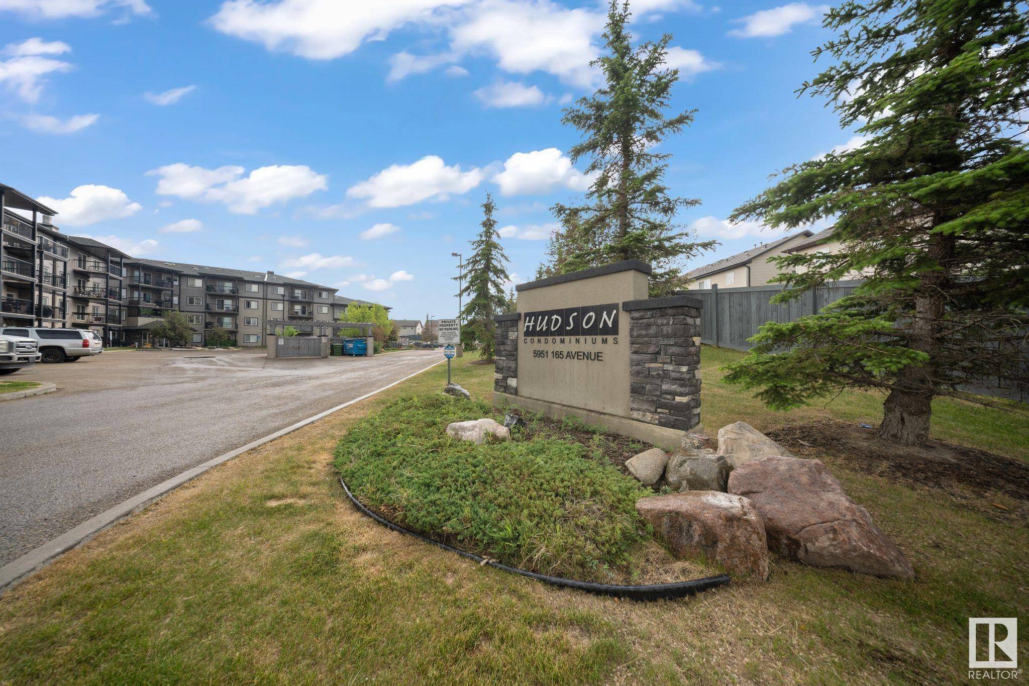 Edmonton, AB T5Y 0J6,#423 5951 165 AV NW
