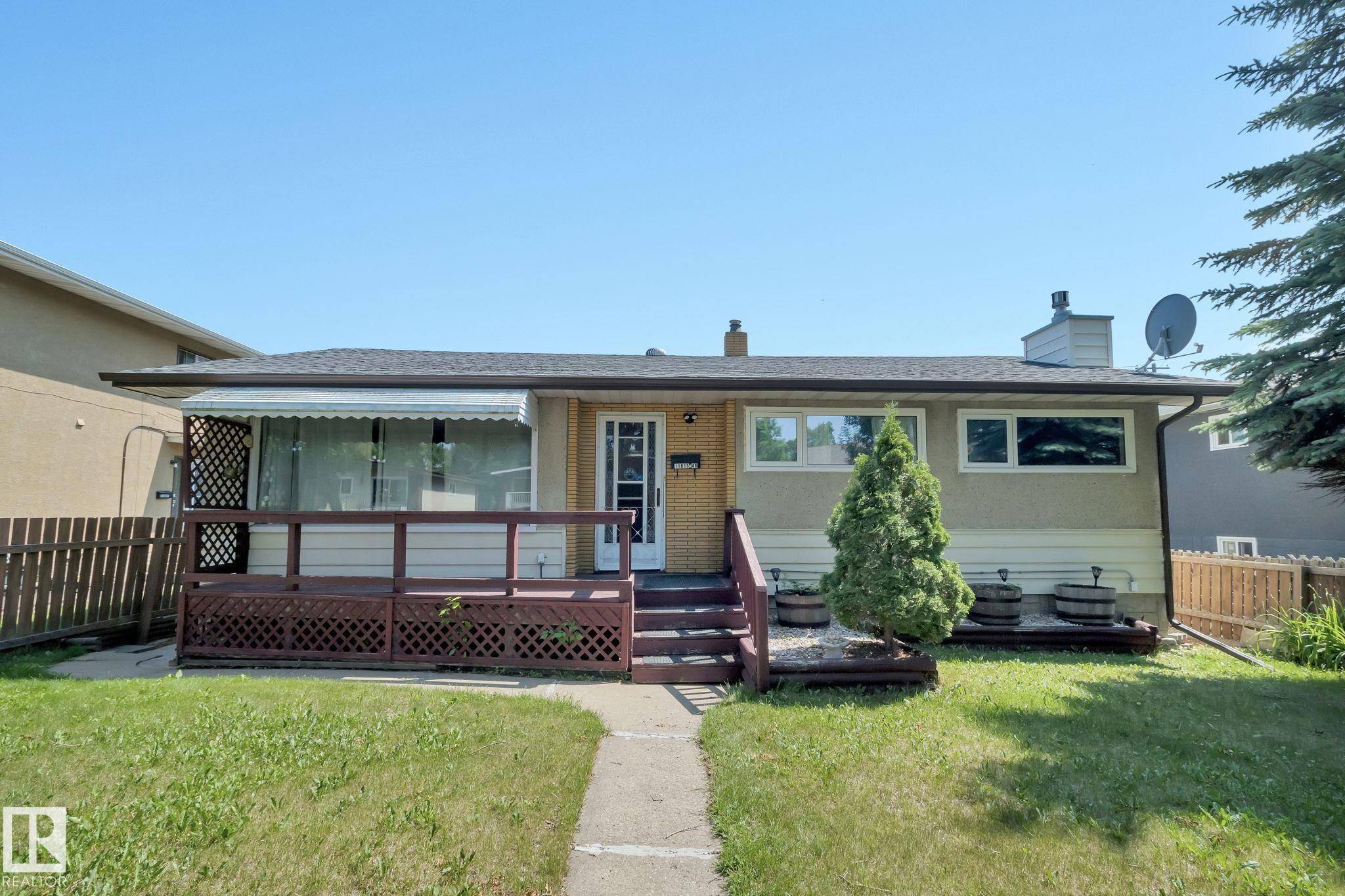 11815 46 ST NW, Edmonton, AB T5W 2V6