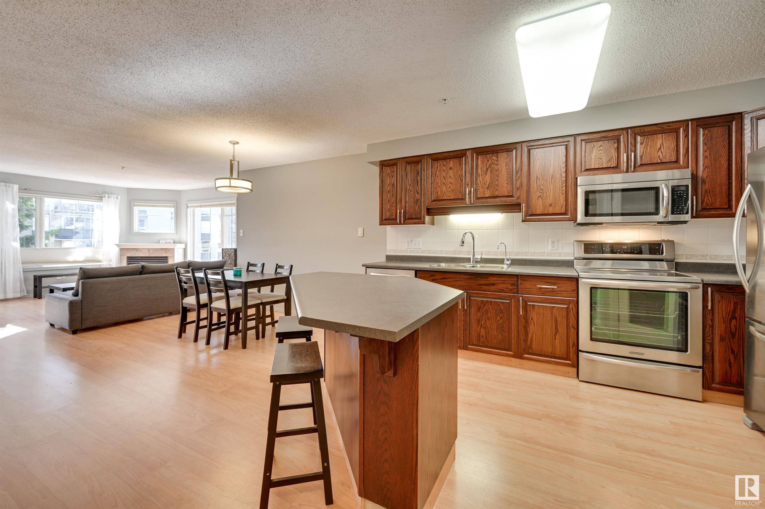 Edmonton, AB T6E 6T4,#305 8909 100 ST NW