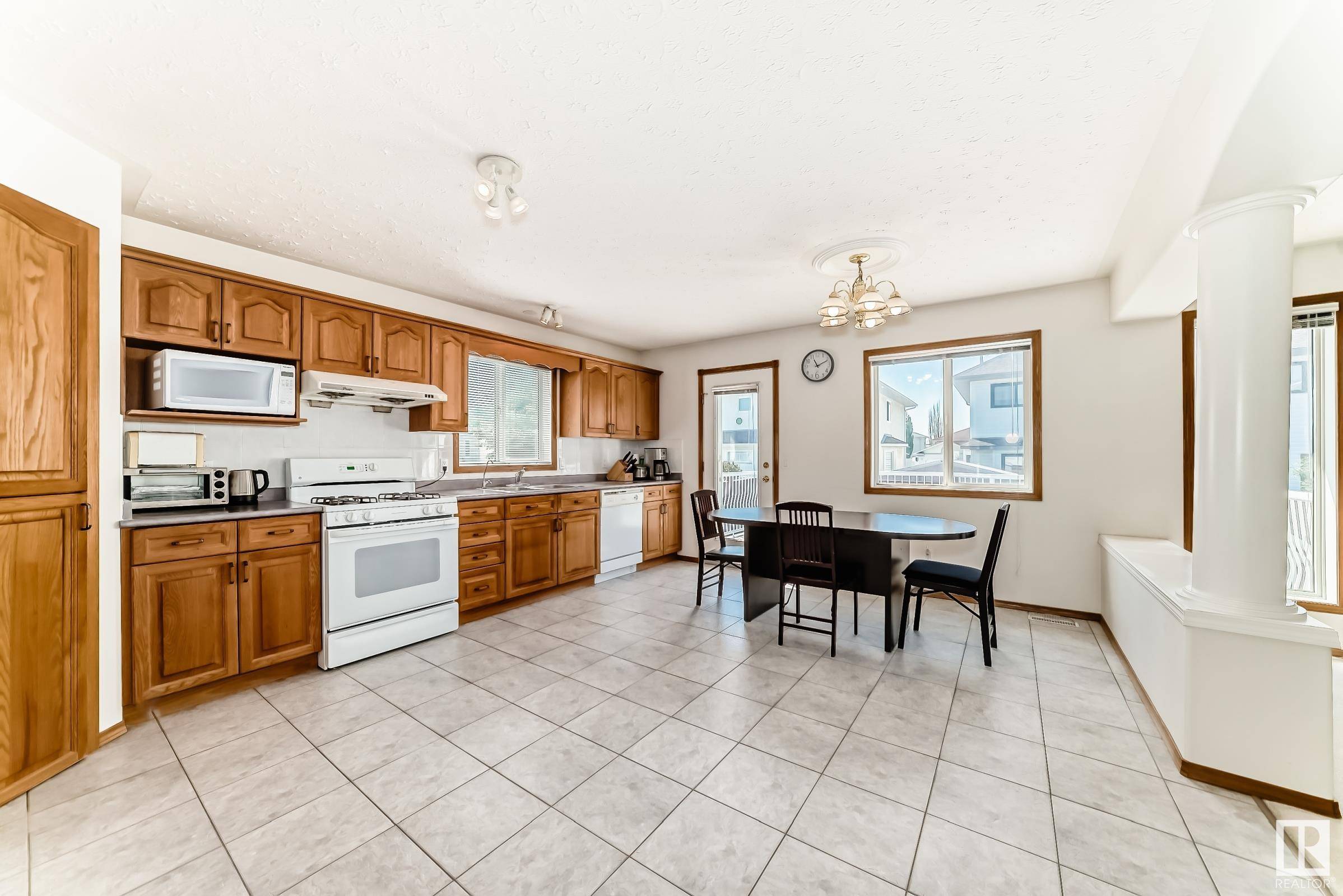 Edmonton, AB T5Z 3E8,8627 159A AV NW
