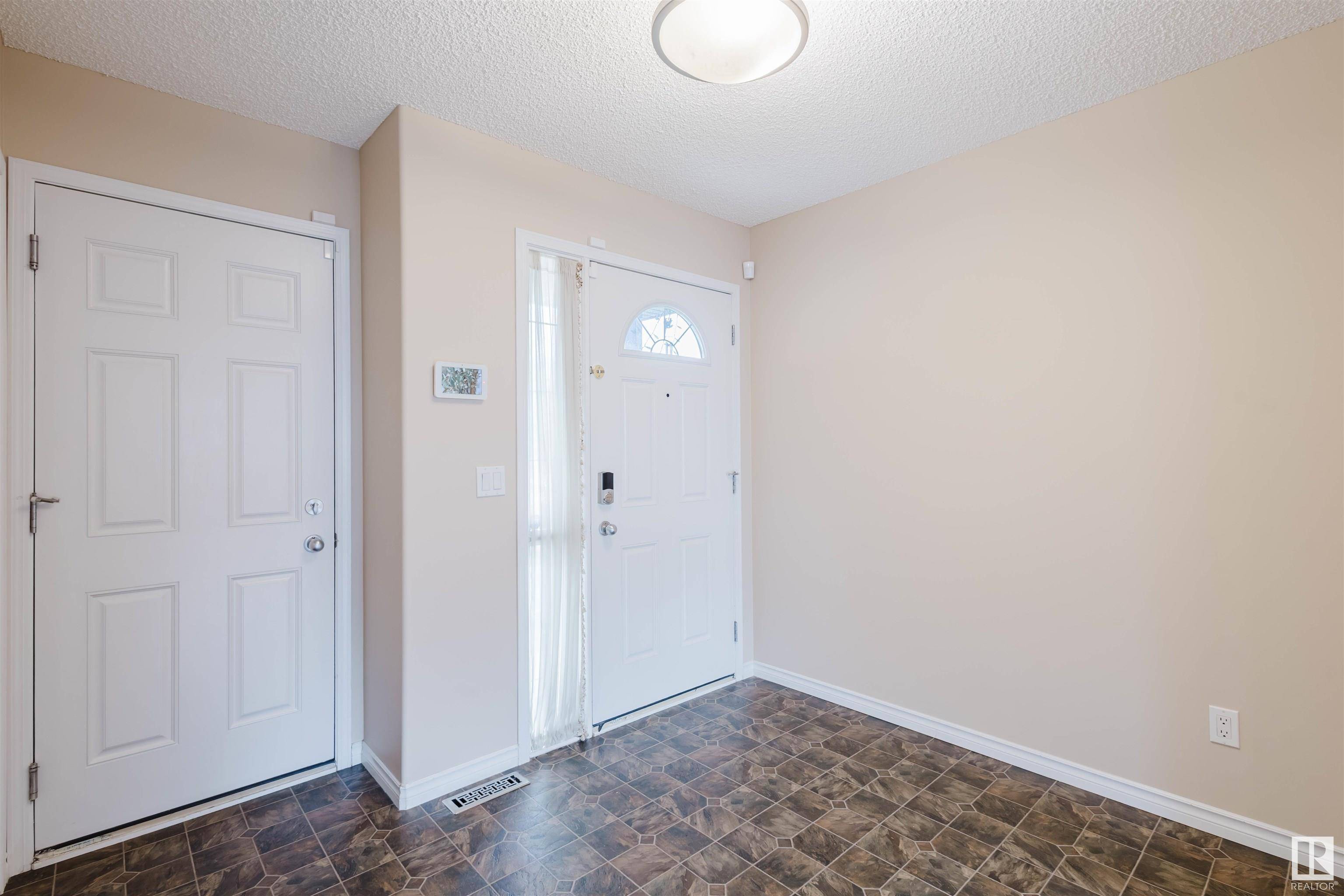 Edmonton, AB T6M 2X9,20132 46 AV NW