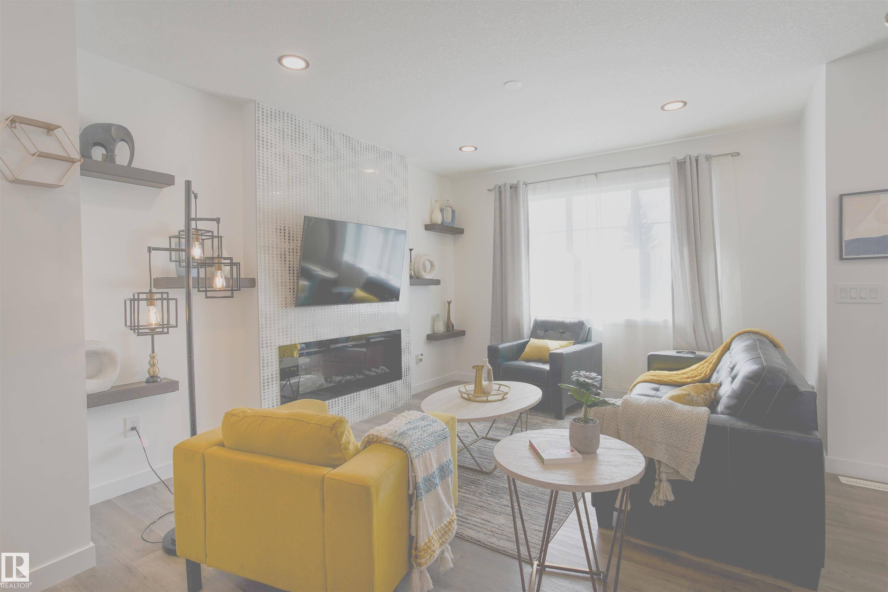 Edmonton, AB T5R 1W6,9113 155 ST NW