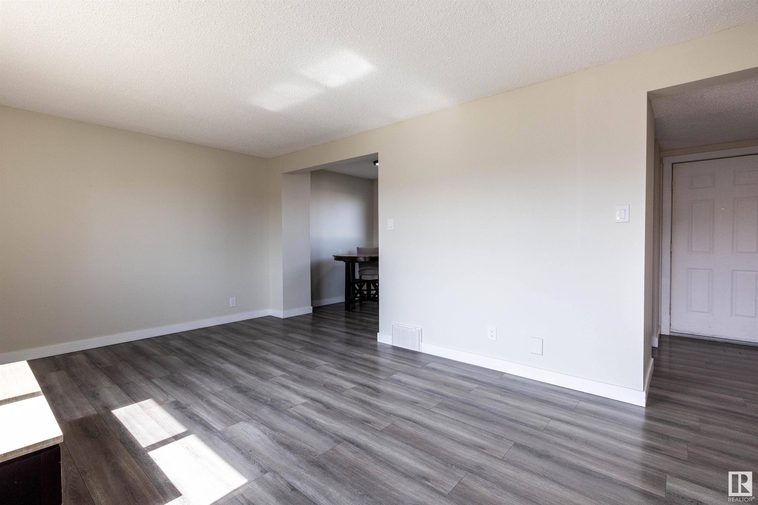 Edmonton, AB T5A 2X5,235 HARRISON DR NW