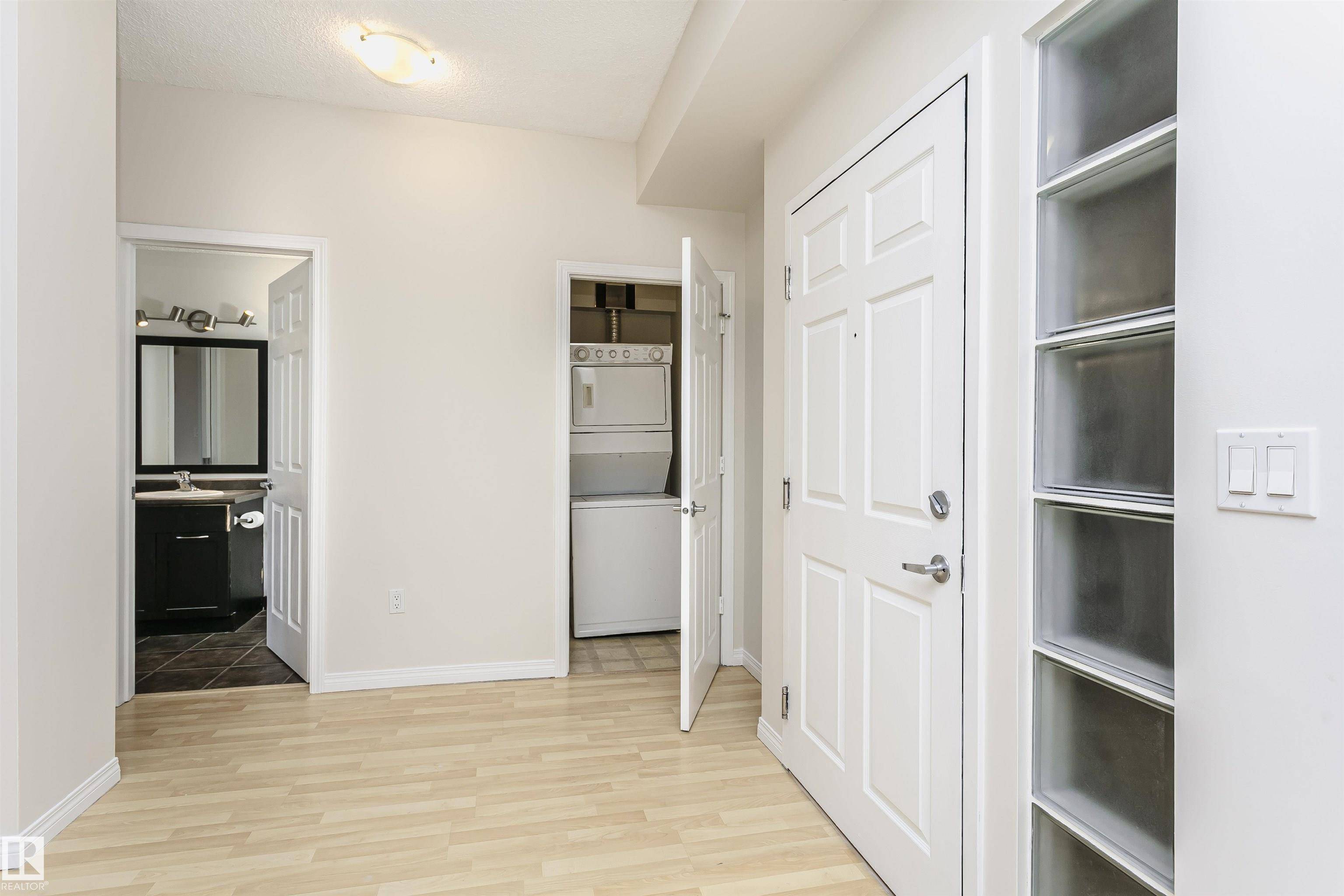 Edmonton, AB T5Y 3E8,#1-307 4245 139 AV NW
