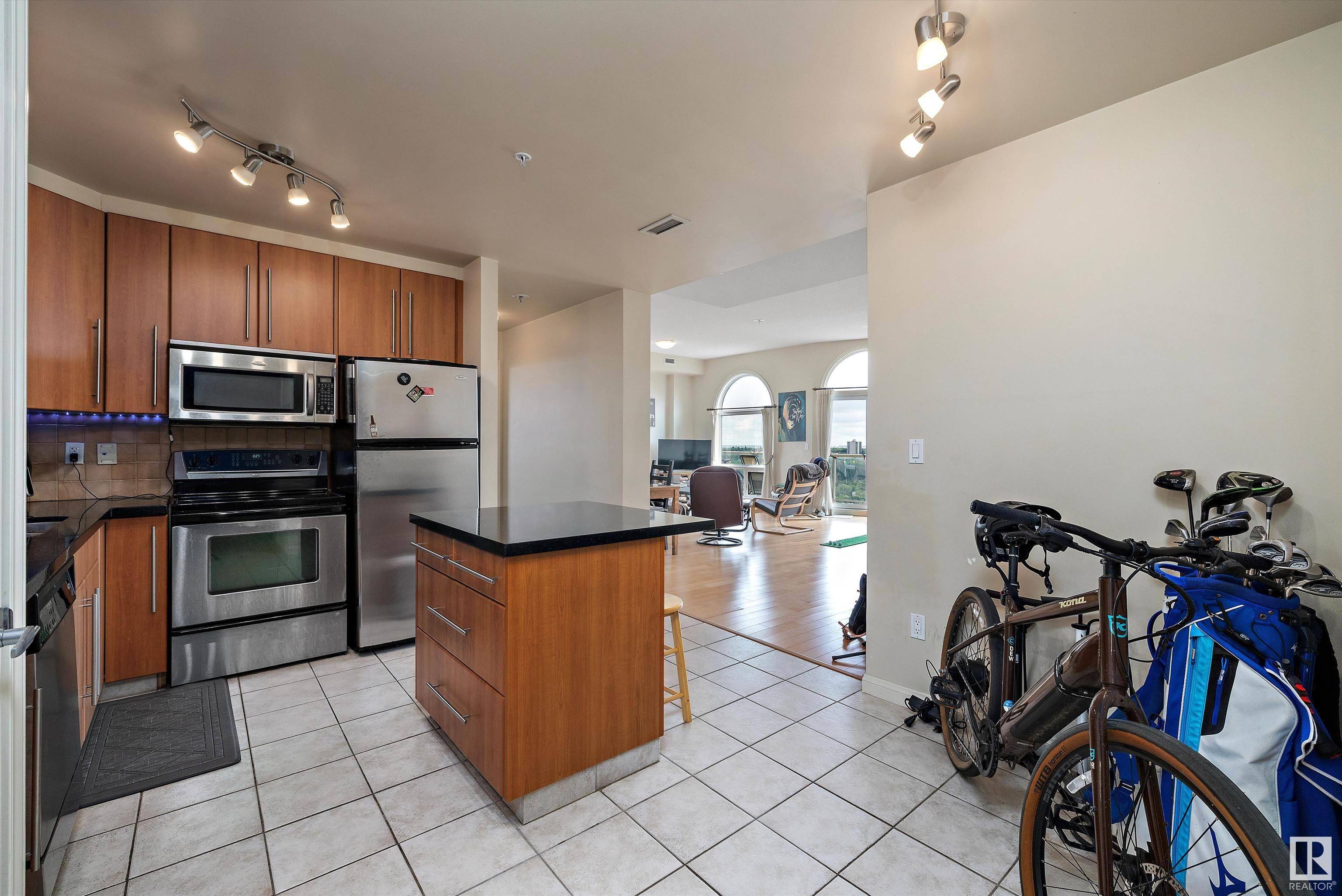 Edmonton, AB T5K 0Y8,#1303 9819 104 ST NW