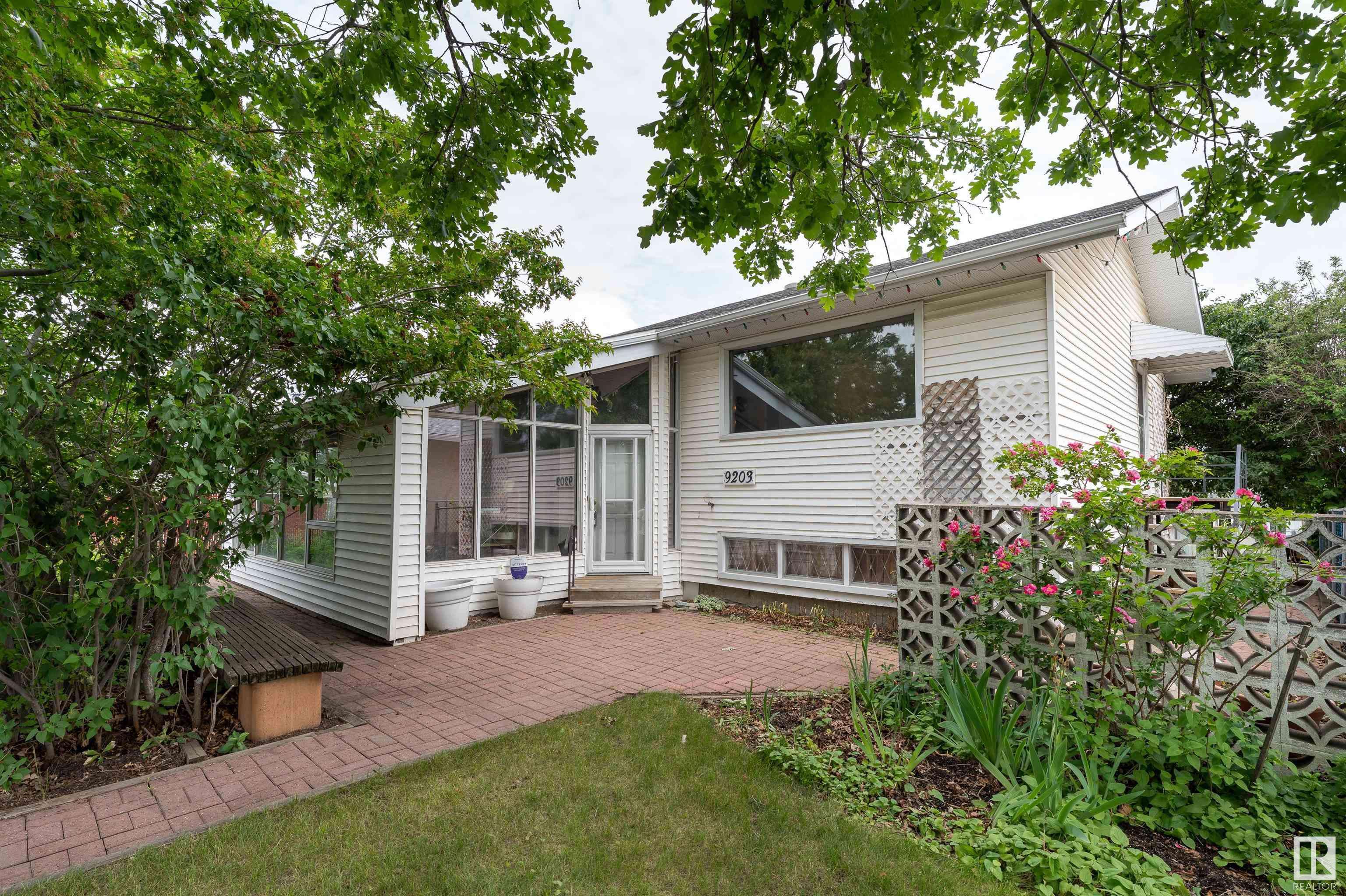 Edmonton, AB T6B 1V8,9203 69 ST NW
