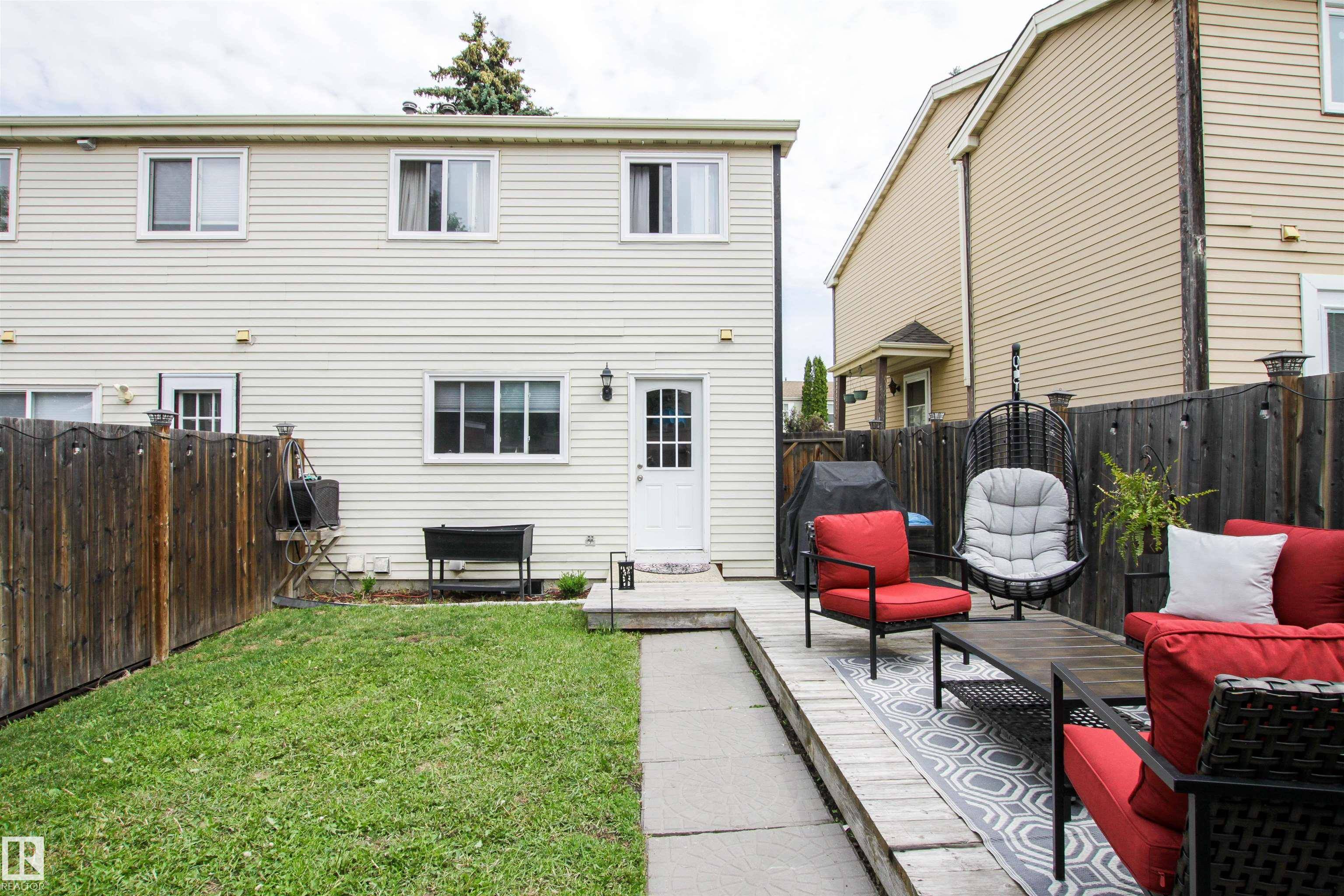 Sherwood Park, AB T8A 4L9,893 VILLAGE ME