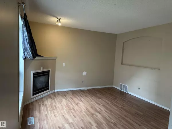 Edmonton, AB T6V 0B8,#100 13825 155 AV NW