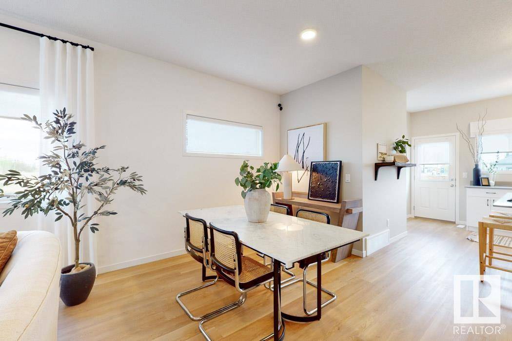 Edmonton, AB T6M 3B2,2803 193 ST NW